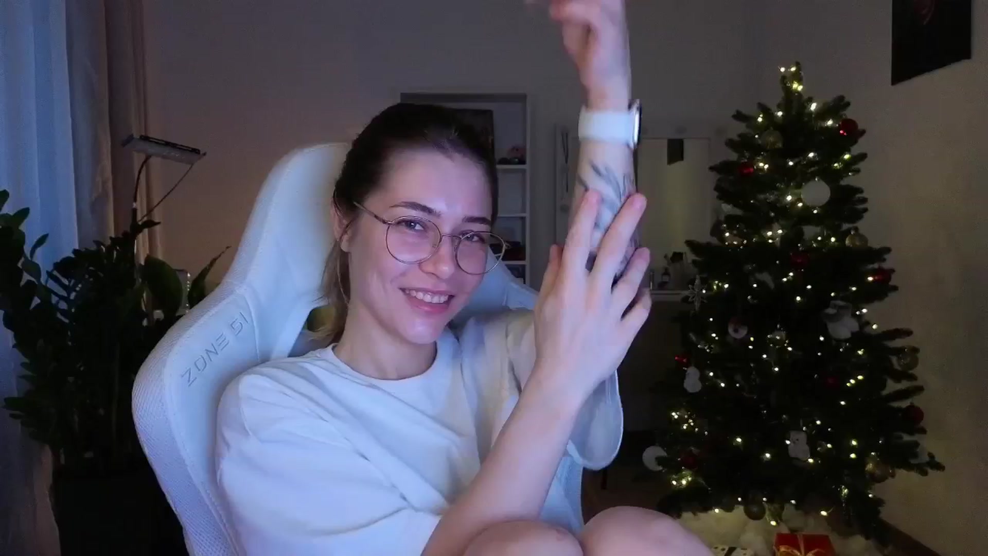 Gallery image thumbnail from KeepSpark's myfreecams stream on, 12/26/2025, 06:44 image 9 of 20
