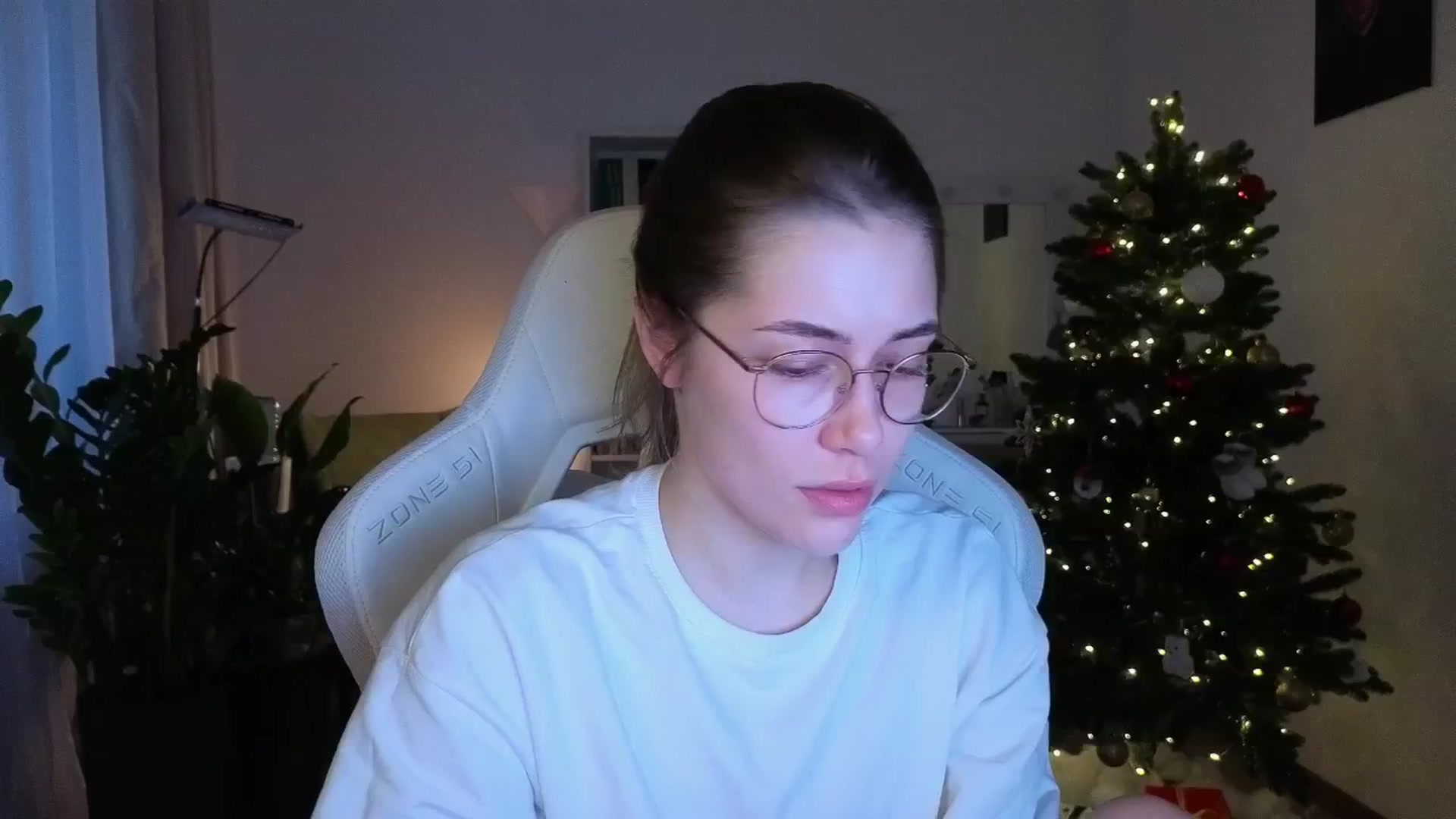 Gallery image thumbnail from KeepSpark's myfreecams stream on, 12/26/2025, 06:44 image 13 of 20
