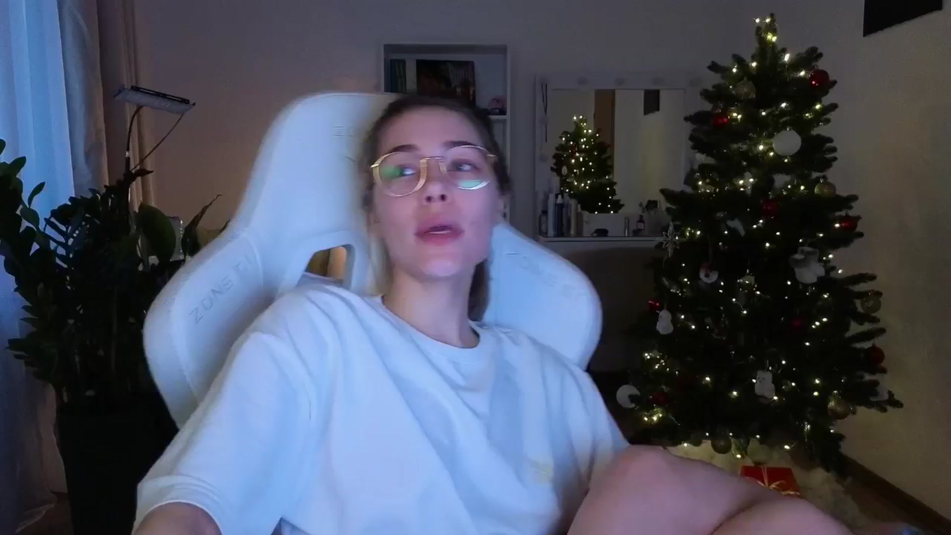 Gallery image thumbnail from KeepSpark's myfreecams stream on, 12/26/2025, 06:44 image 18 of 20