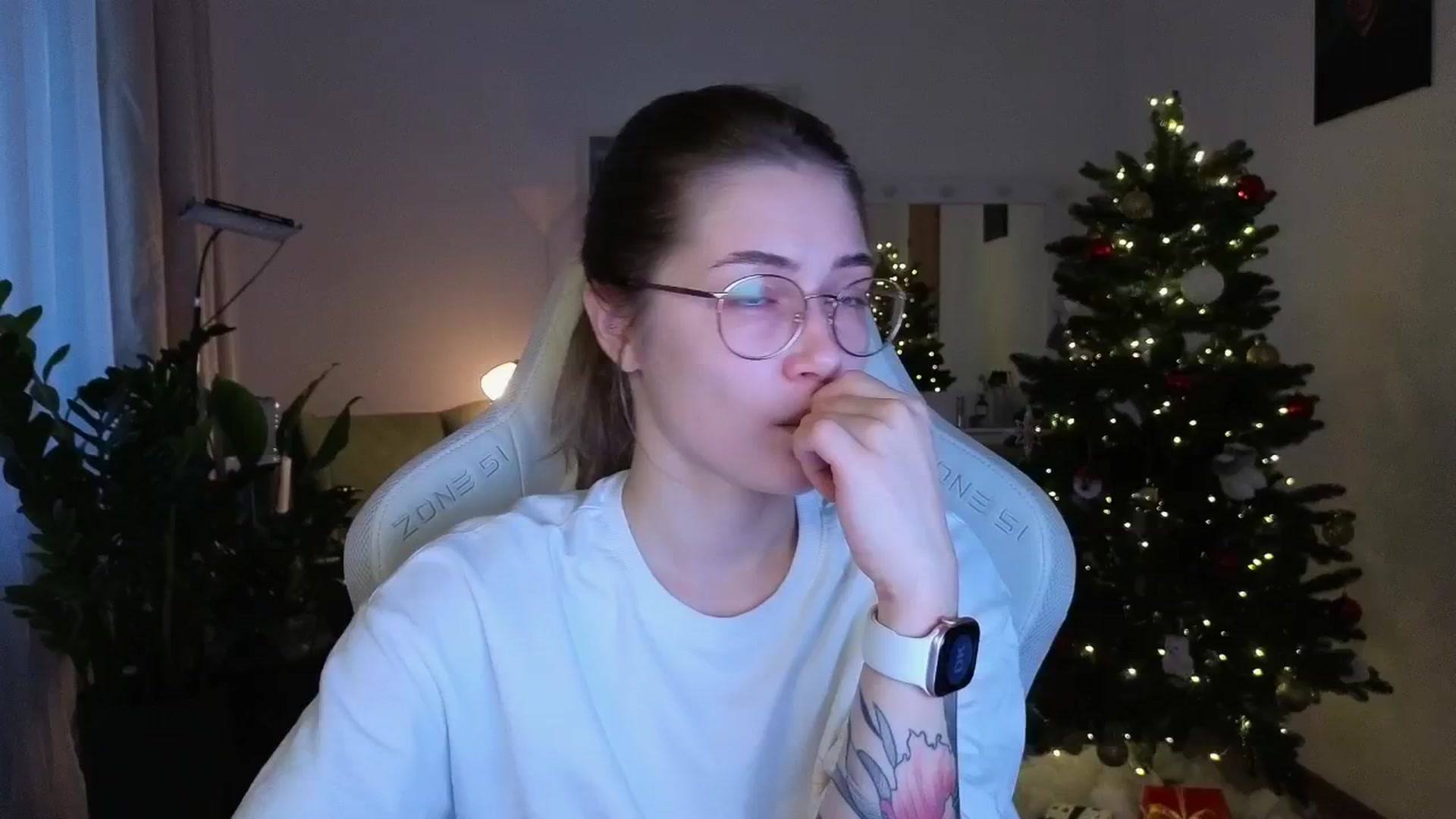 Gallery image thumbnail from KeepSpark's myfreecams stream on, 12/26/2025, 06:44 image 16 of 20