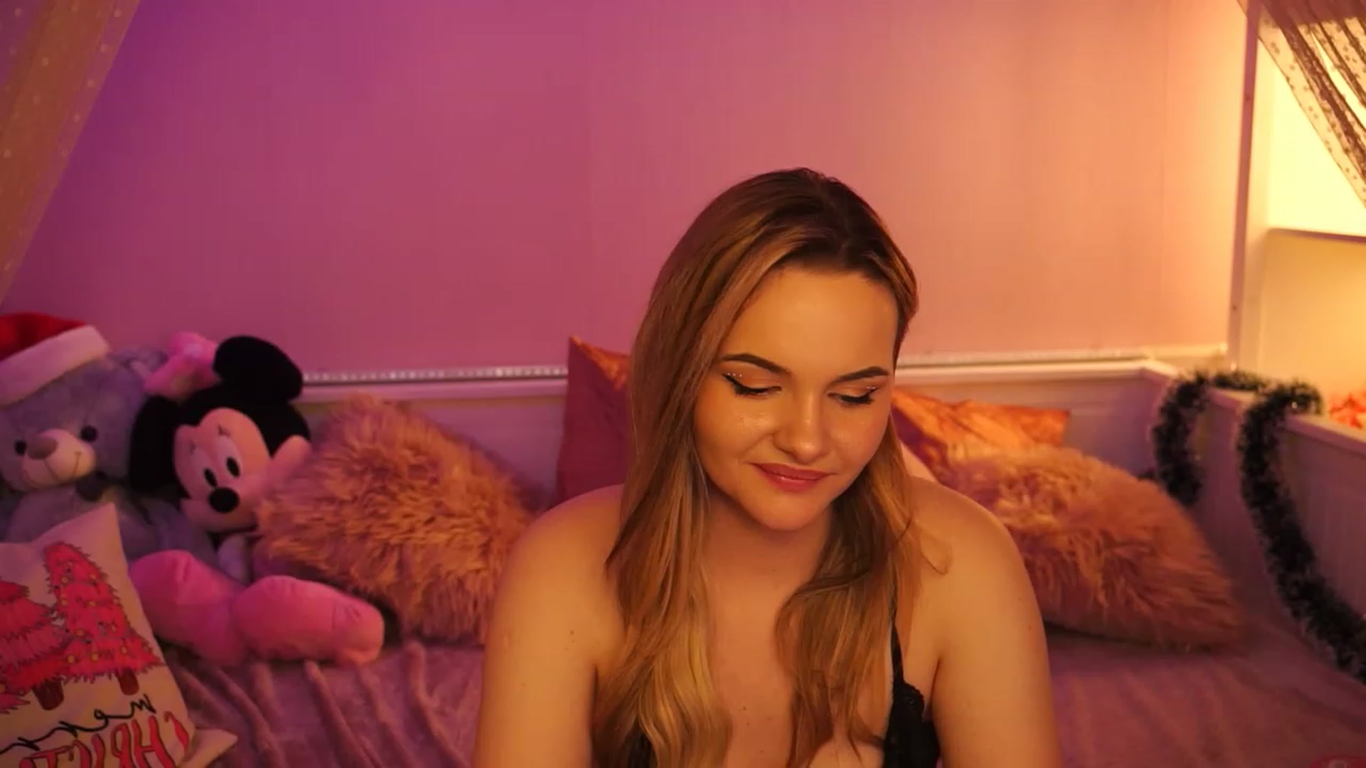 Gallery image thumbnail from Keep_inSecret's myfreecams stream on, 01/01/2024, 19:18 image 16 of 20