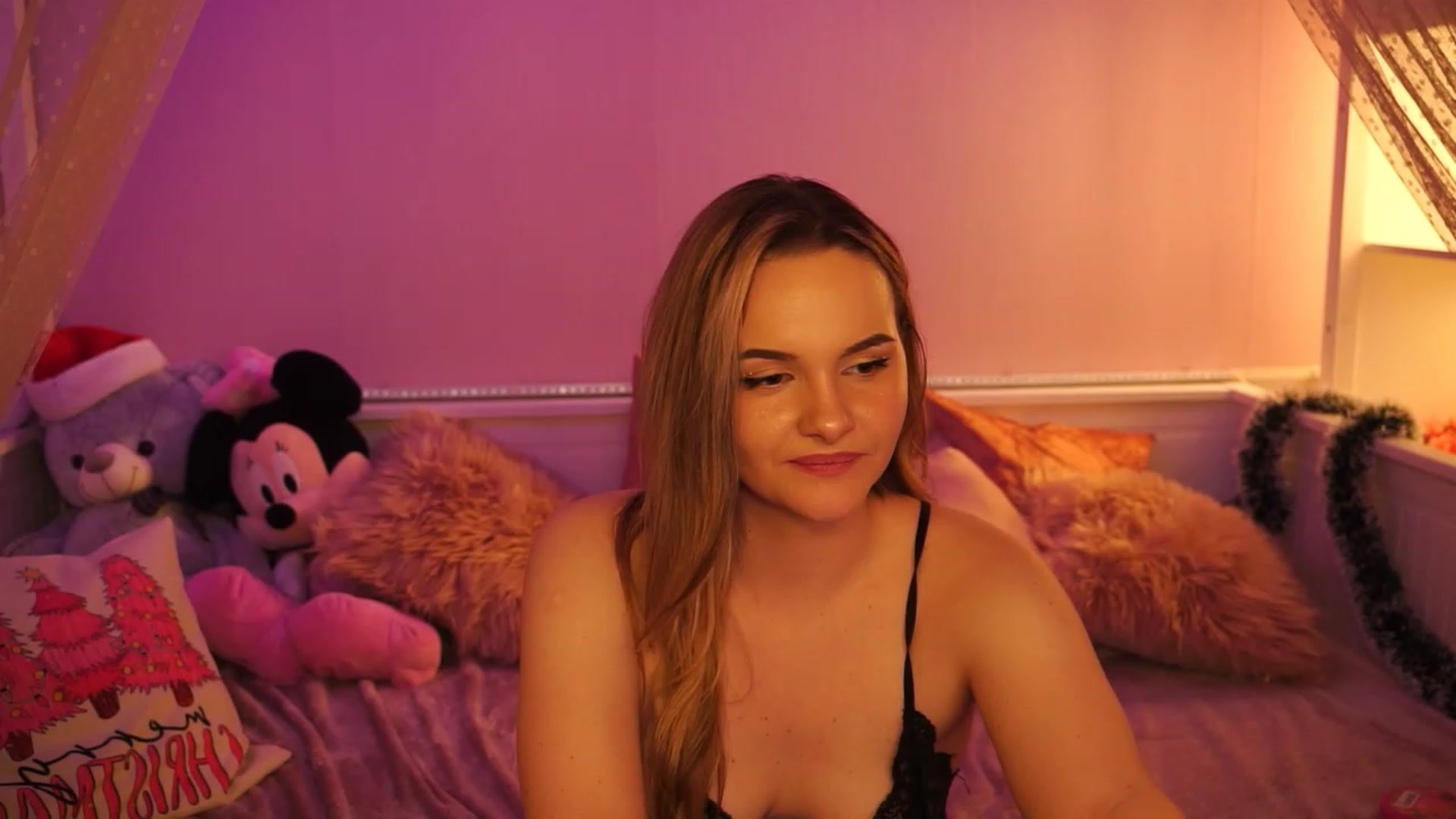 Gallery image thumbnail from Keep_inSecret's myfreecams stream on, 01/01/2024, 19:18 image 14 of 20