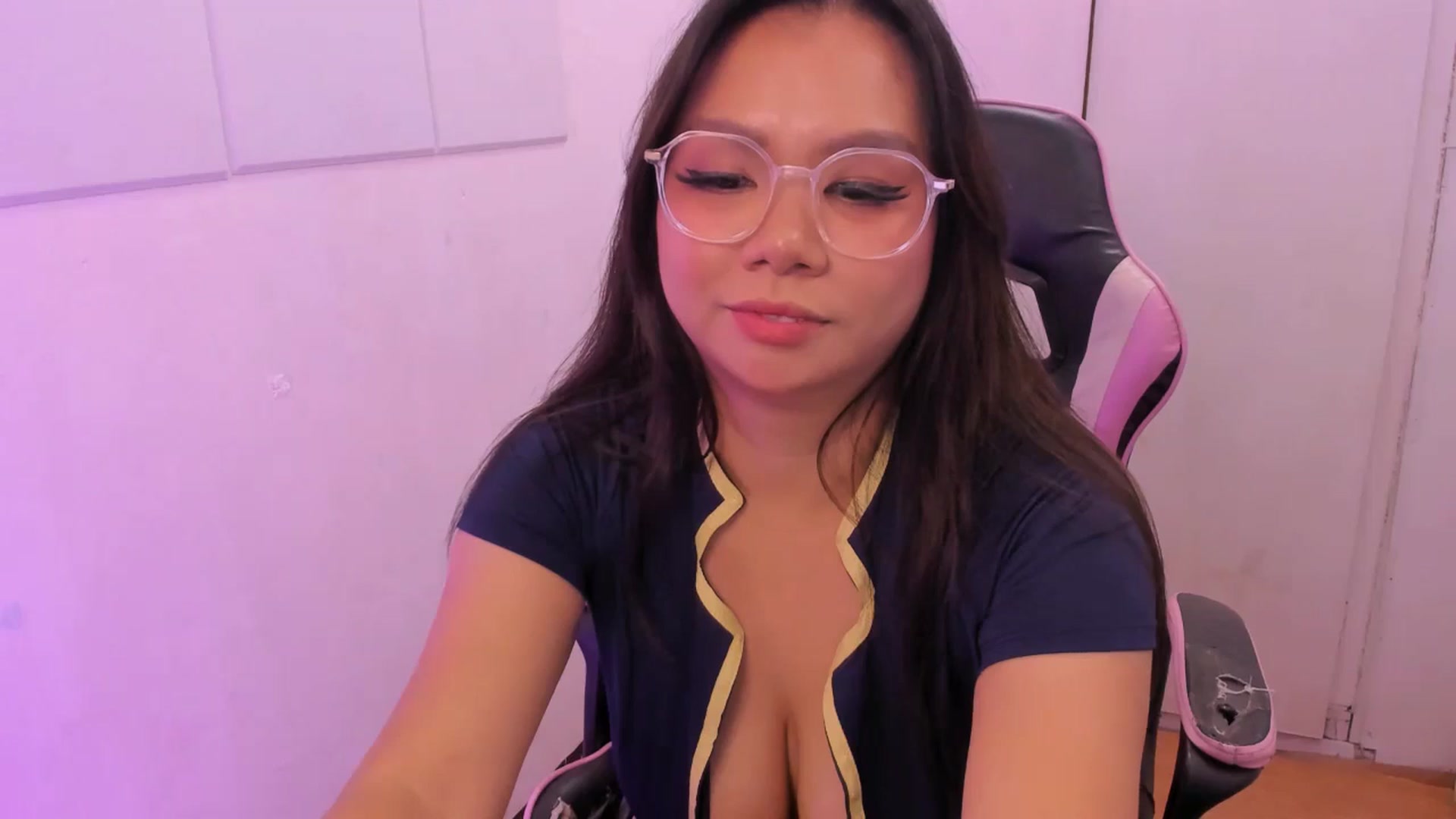 Gallery image thumbnail from KeikoAnnee's myfreecams stream on, 01/05/2025, 08:54 image 7 of 20