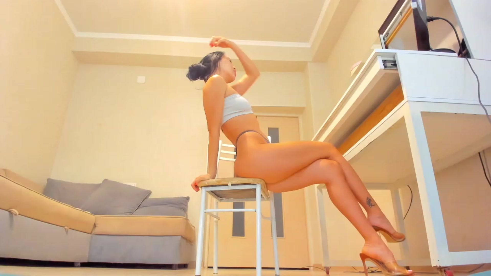 Gallery image thumbnail from Keiko_Hot's myfreecams stream on, 01/03/2024, 03:43 image 15 of 20