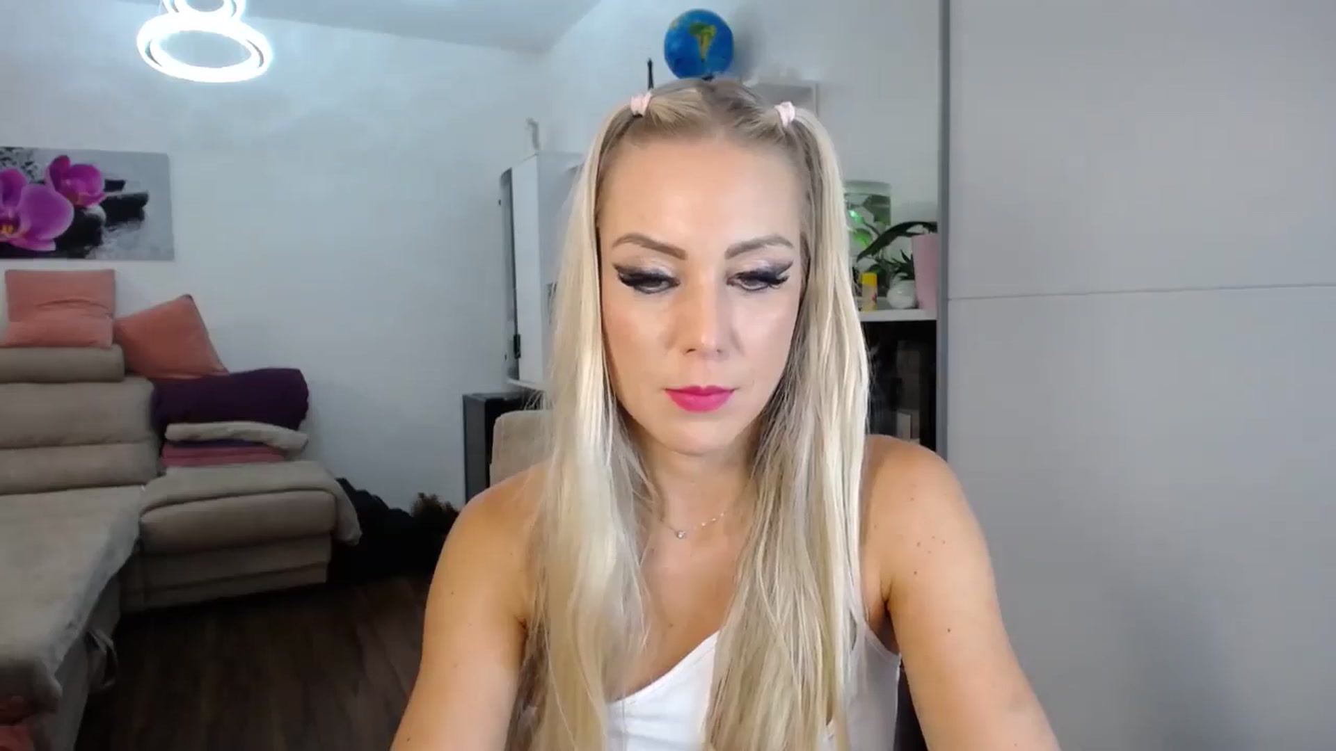 Gallery image thumbnail from KeissyKate's myfreecams stream on, 09/10/2024, 23:34 image 12 of 20