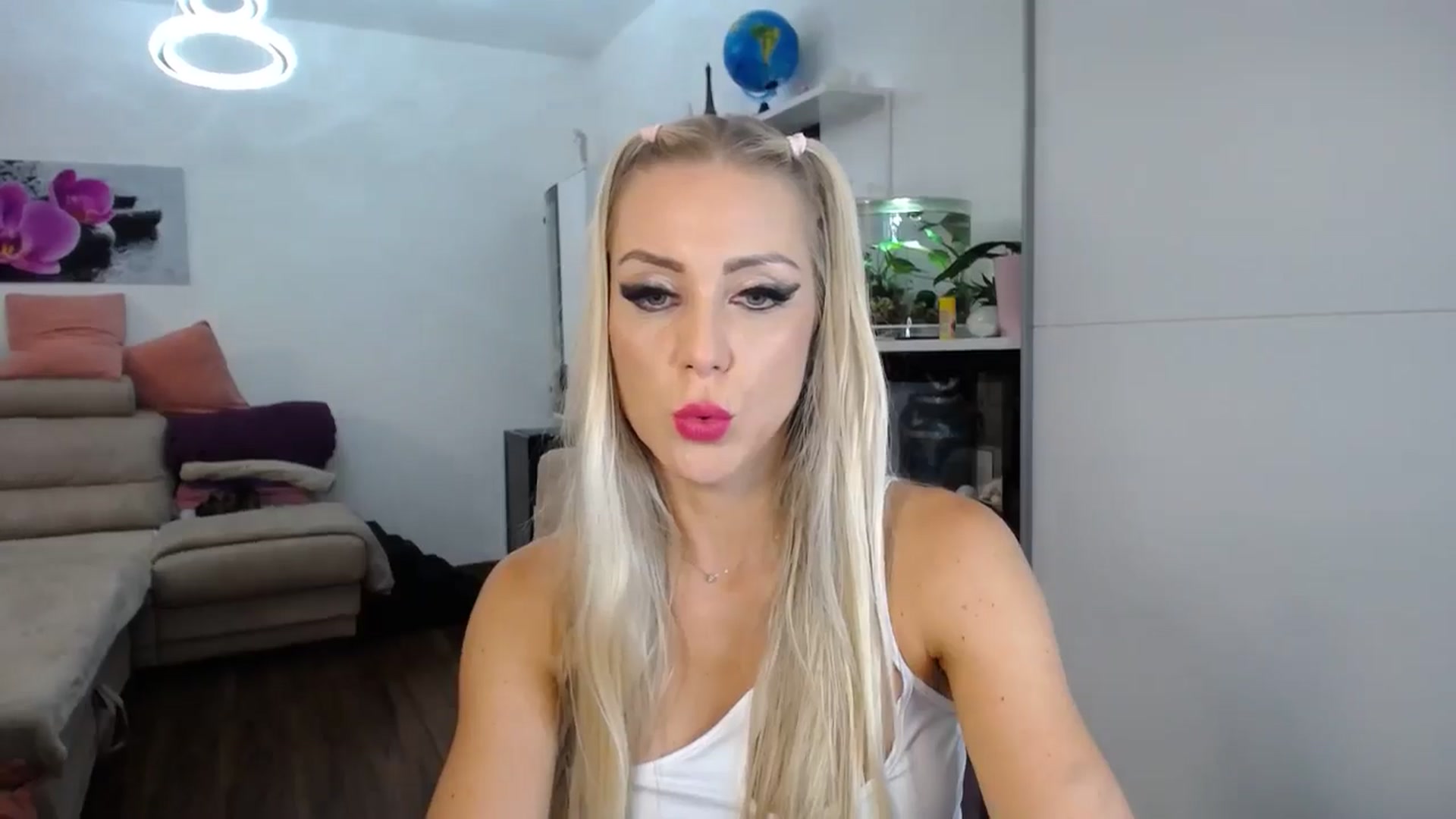 Gallery image thumbnail from KeissyKate's myfreecams stream on, 09/10/2024, 23:34 image 13 of 20