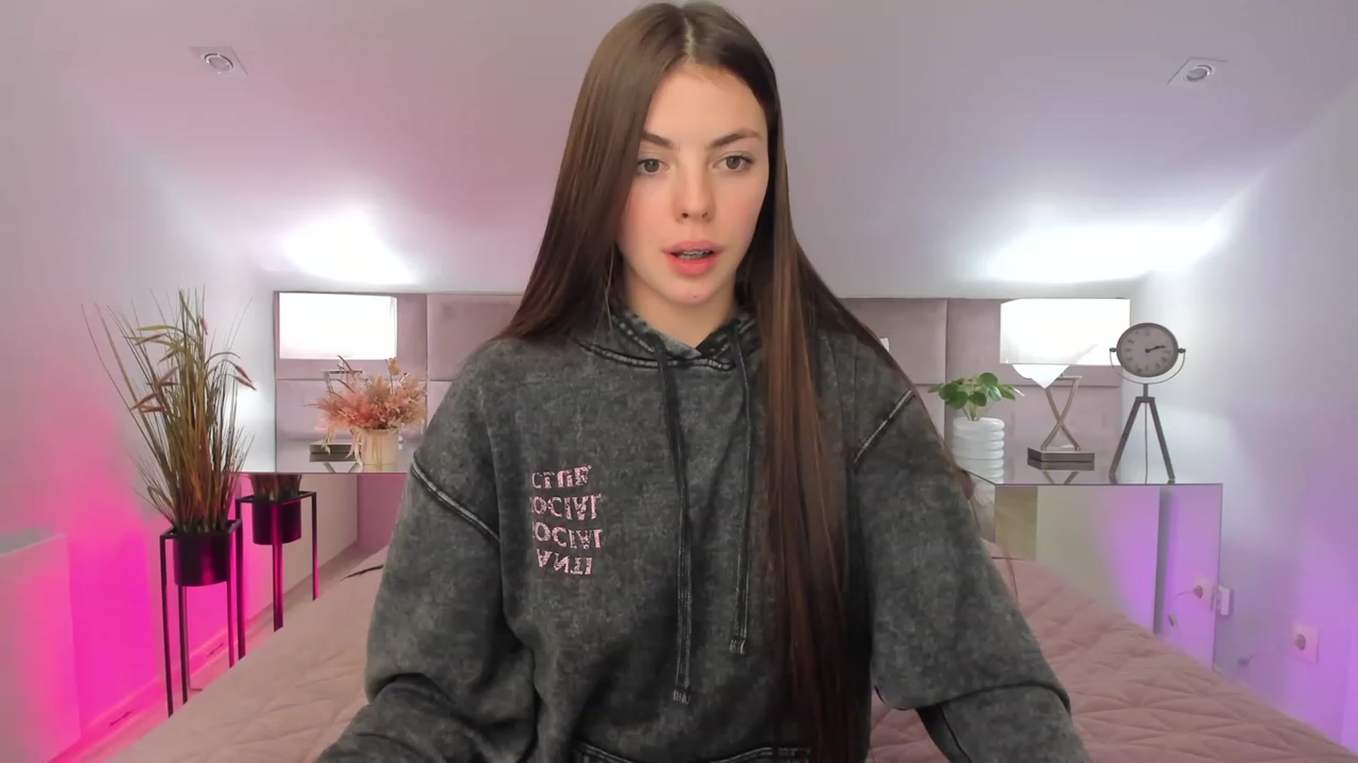 Gallery image thumbnail from KelSi's myfreecams stream on, 11/23/2023, 18:00 image 18 of 20