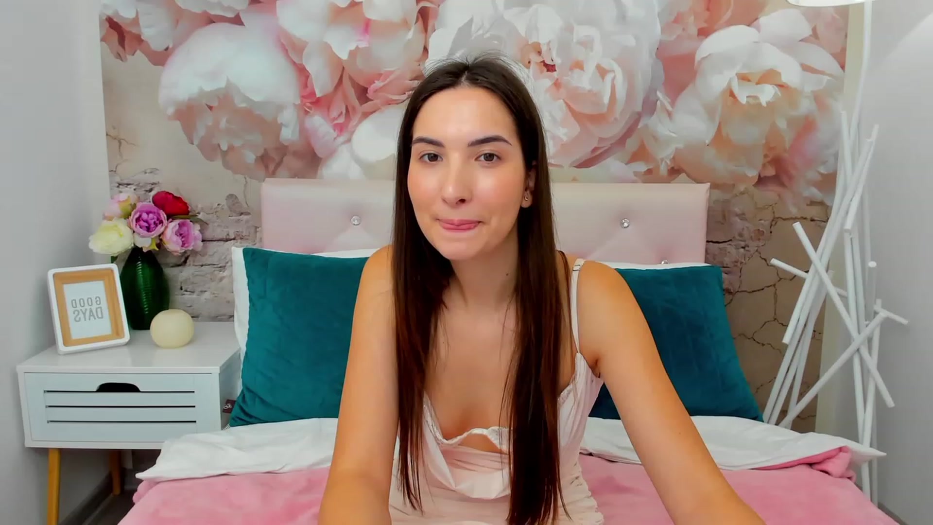 Gallery image thumbnail from KeliRose's myfreecams stream on, 11/17/2023, 20:01 image 3 of 20
