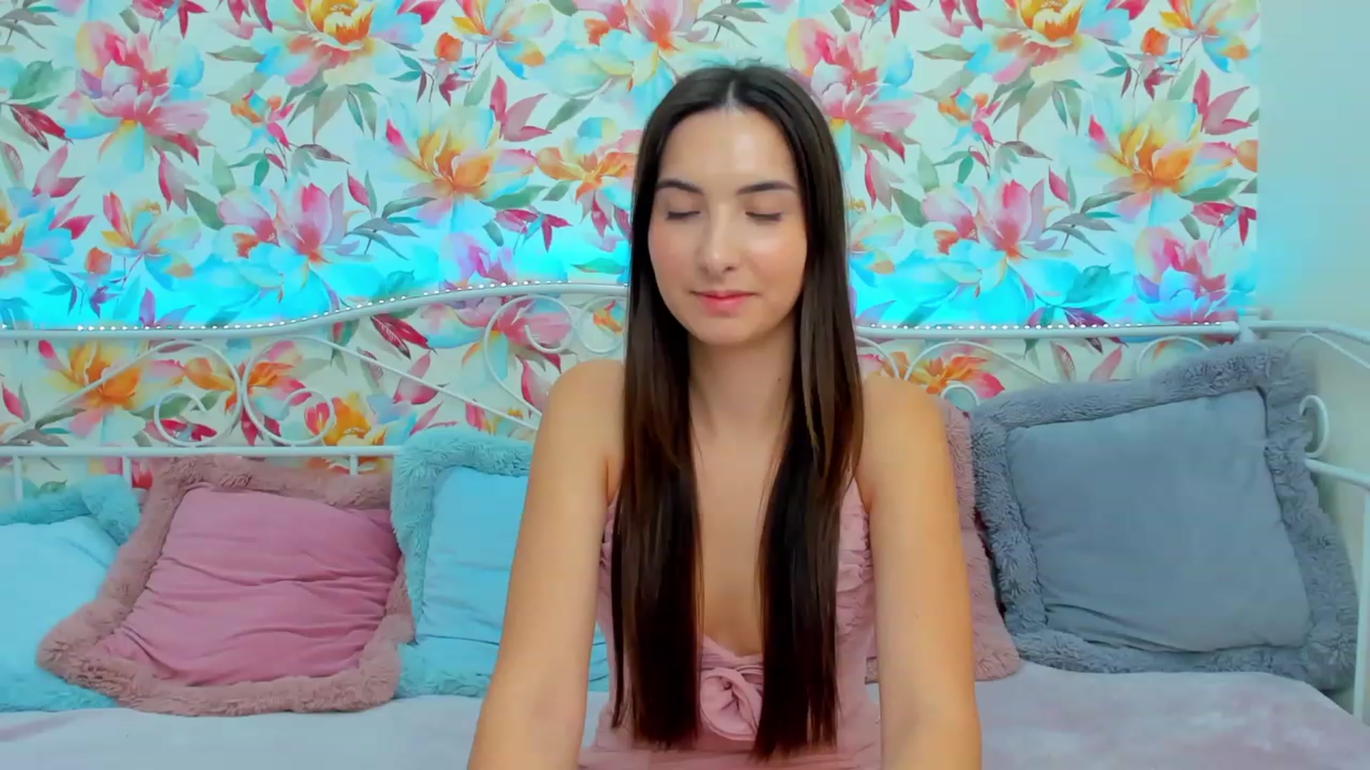 Gallery image thumbnail from KeliRose's myfreecams stream on, 11/21/2023, 11:10 image 8 of 20