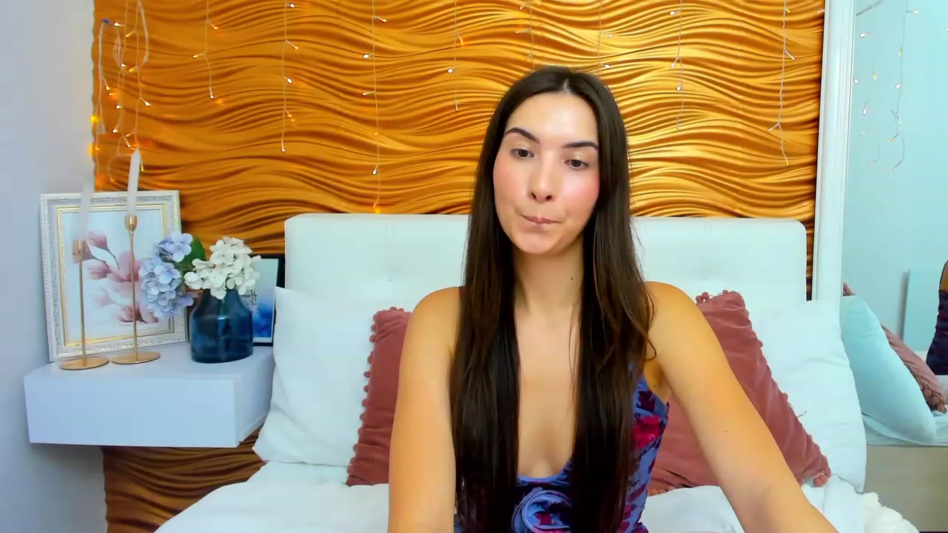 Gallery image thumbnail from KeliRose's myfreecams stream on, 12/01/2023, 19:31 image 5 of 20