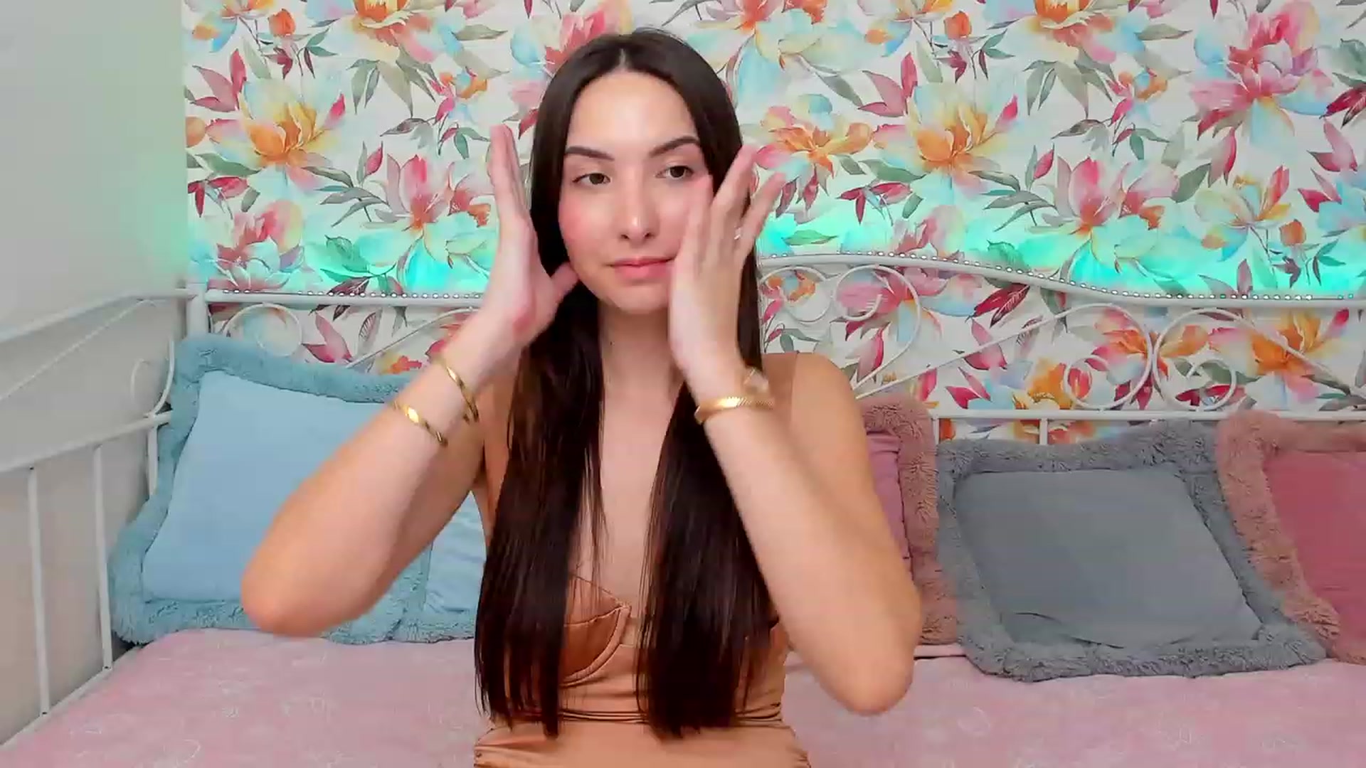 Gallery image thumbnail from KeliRose's myfreecams stream on, 12/04/2023, 18:02 image 20 of 20