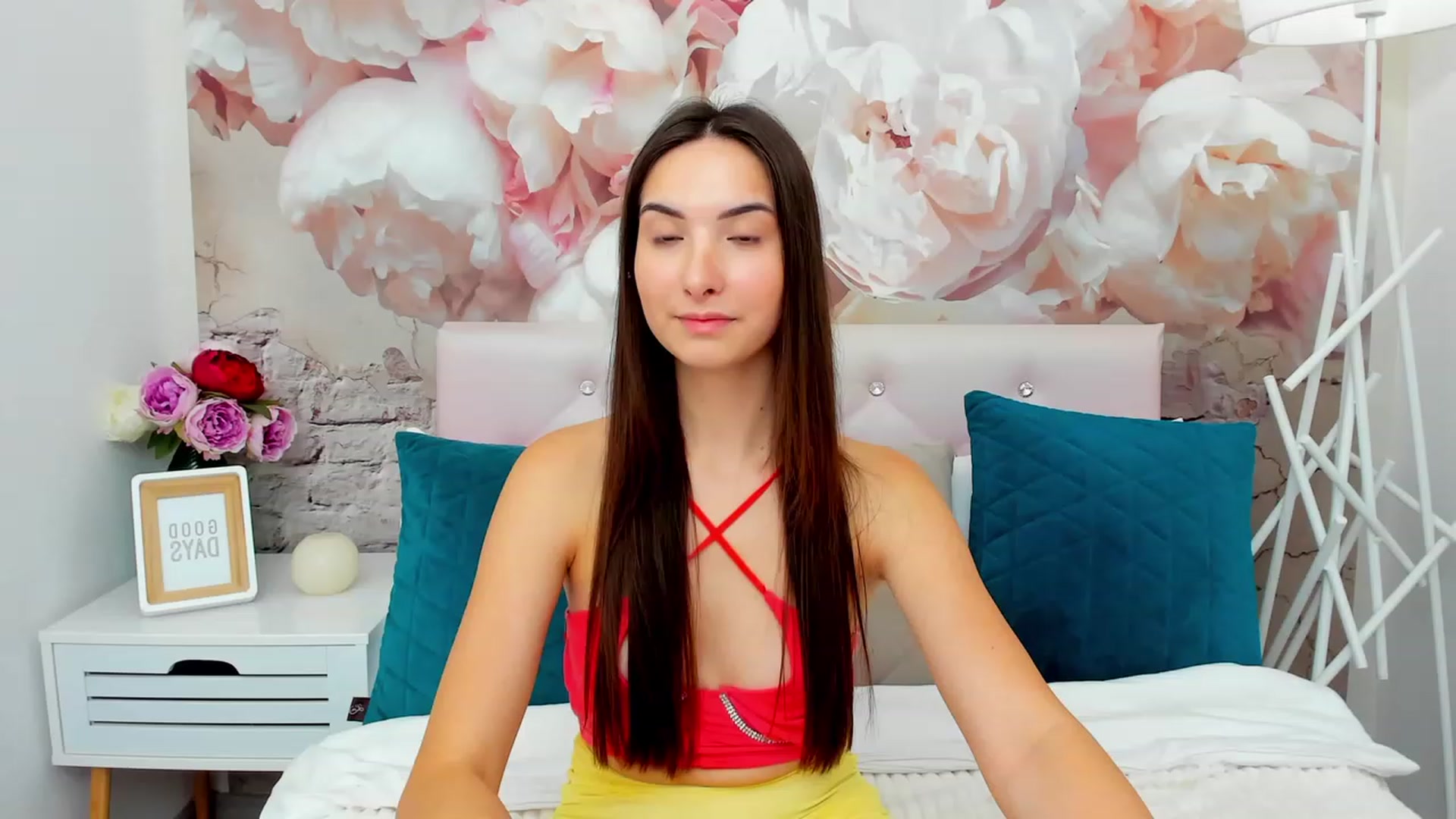 Gallery image thumbnail from KeliRose's myfreecams stream on, 12/05/2023, 10:00 image 8 of 20