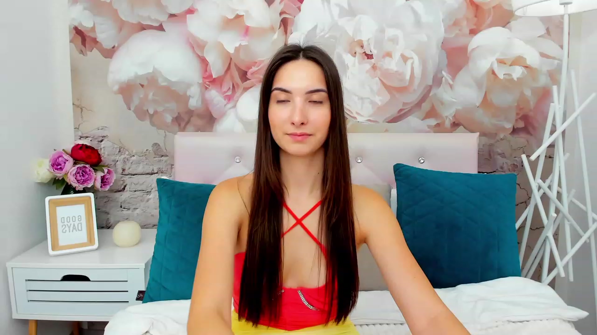 Gallery image thumbnail from KeliRose's myfreecams stream on, 12/05/2023, 11:42 image 17 of 20