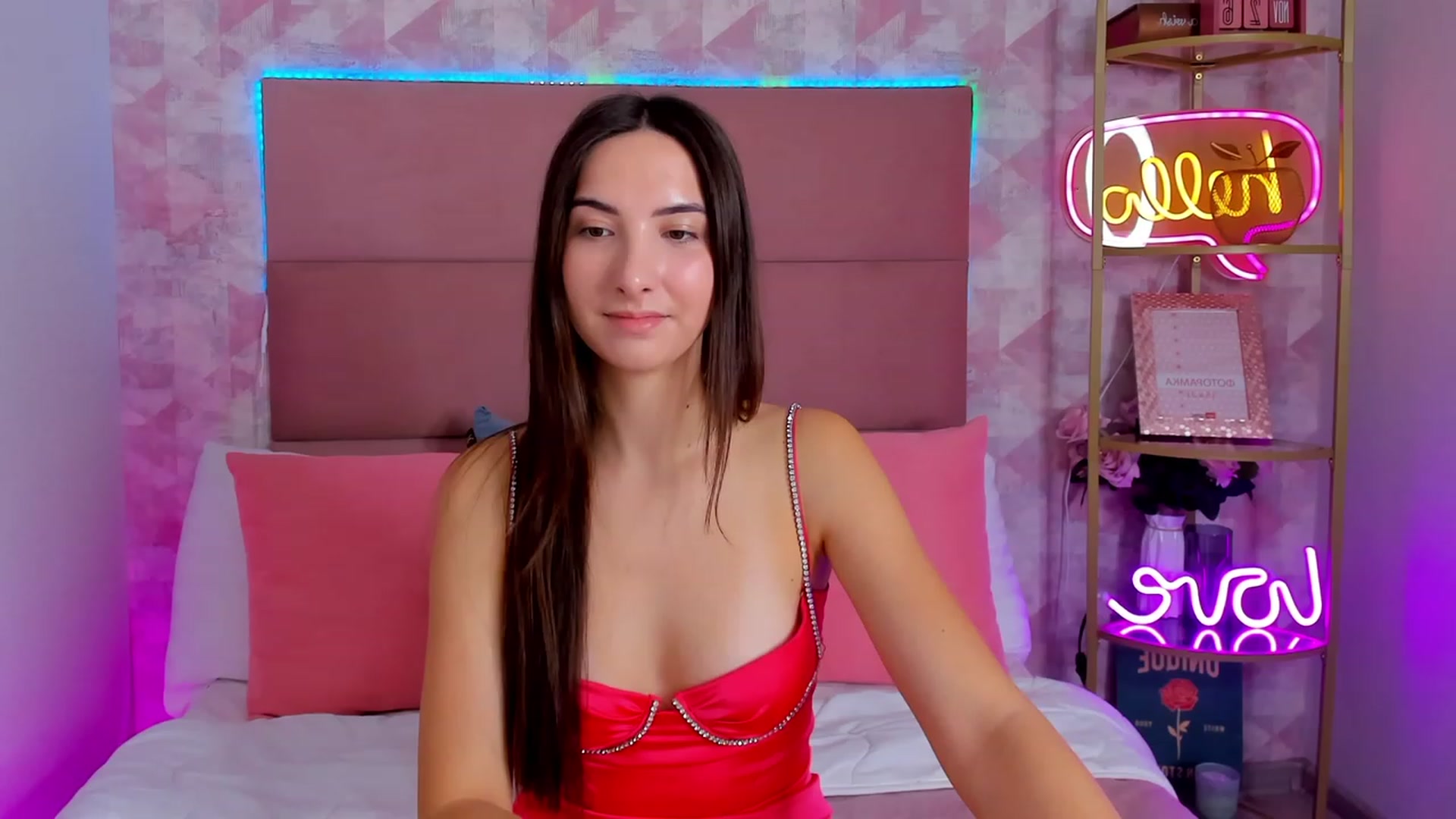 Gallery image thumbnail from KeliRose's myfreecams stream on, 12/07/2023, 09:10 image 2 of 20