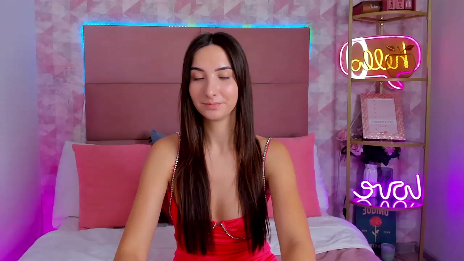 Gallery image thumbnail from KeliRose's myfreecams stream on, 12/07/2023, 09:10 image 16 of 20