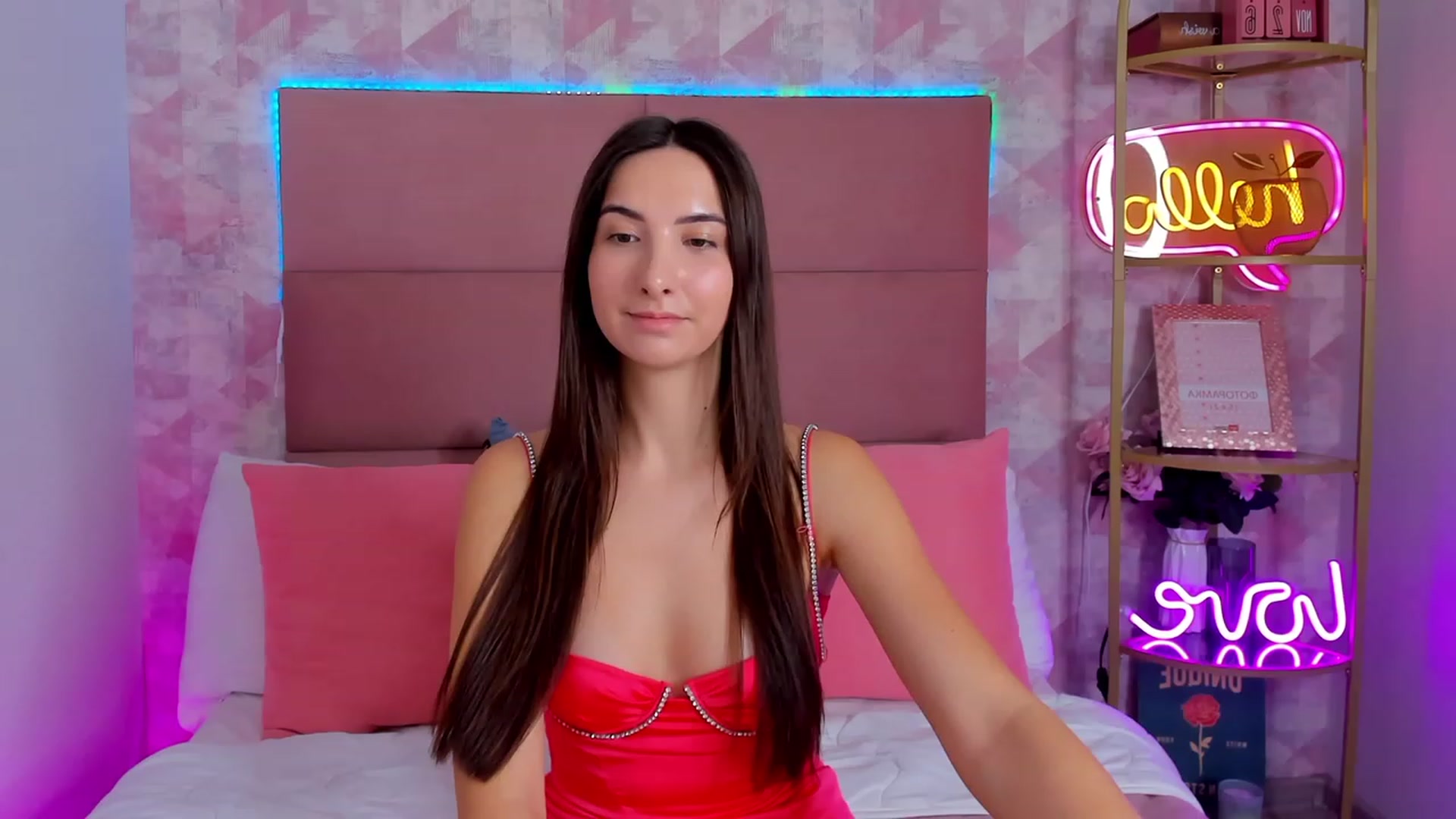 Gallery image thumbnail from KeliRose's myfreecams stream on, 12/07/2023, 11:05 image 10 of 20