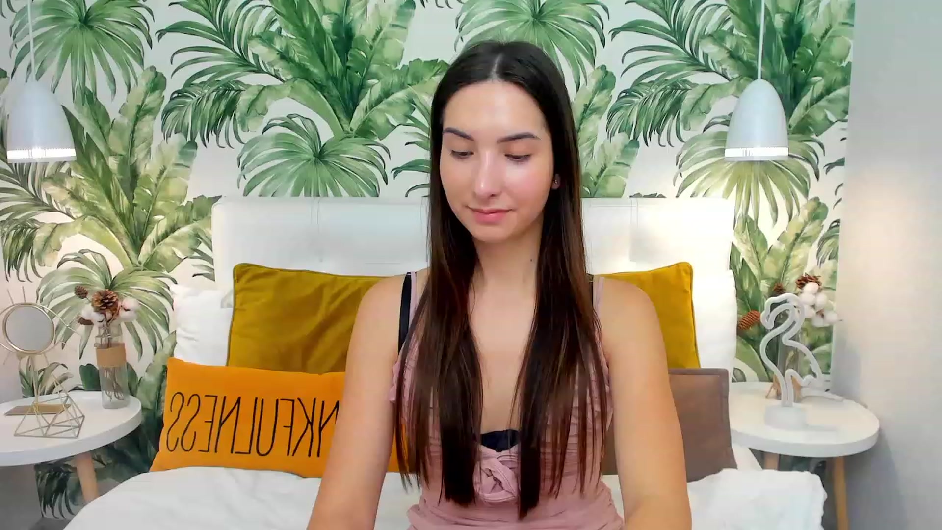 Gallery image thumbnail from KeliRose's myfreecams stream on, 12/10/2023, 11:54 image 13 of 20