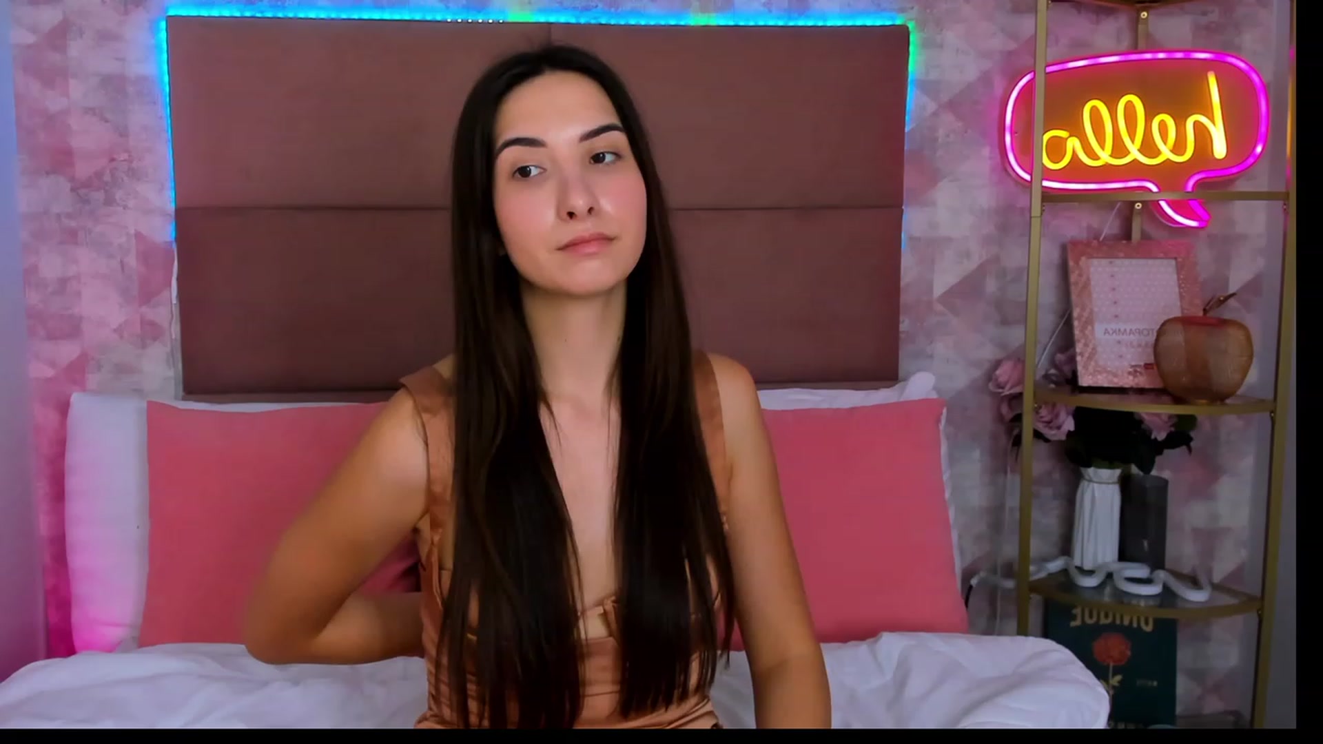 Gallery image thumbnail from KeliRose's myfreecams stream on, 12/12/2023, 13:00 image 10 of 20