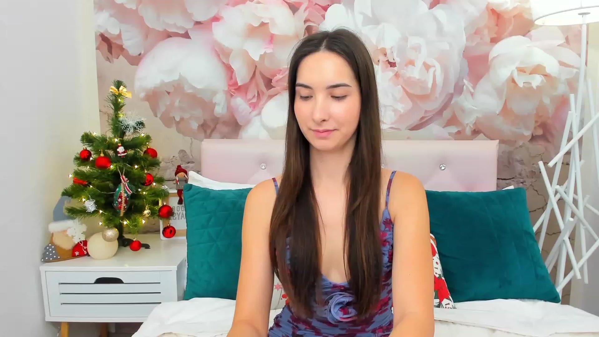 Gallery image thumbnail from KeliRose's myfreecams stream on, 12/16/2023, 13:01 image 15 of 20