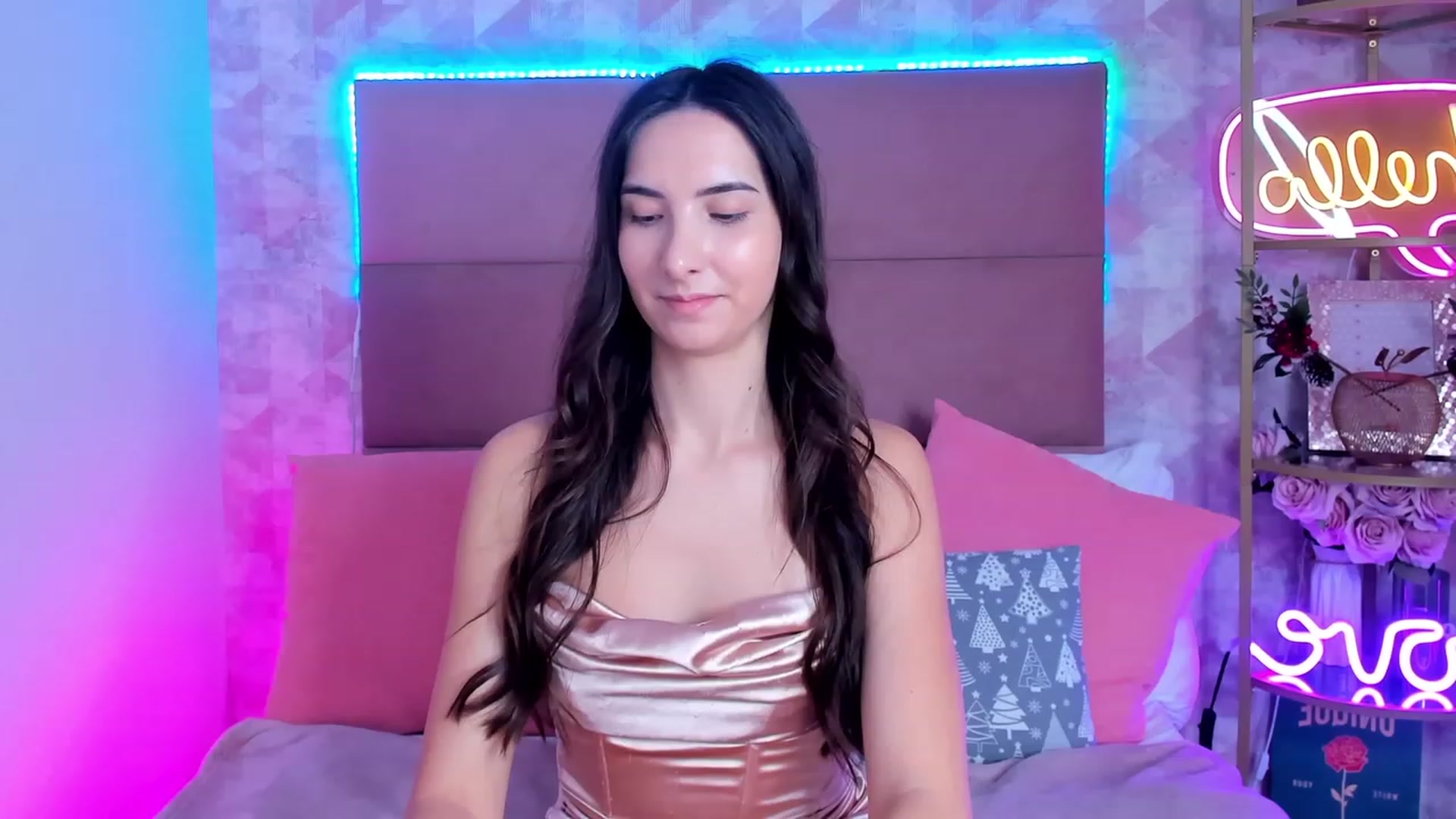 Gallery image thumbnail from KeliRose's myfreecams stream on, 12/22/2023, 15:08 image 14 of 20