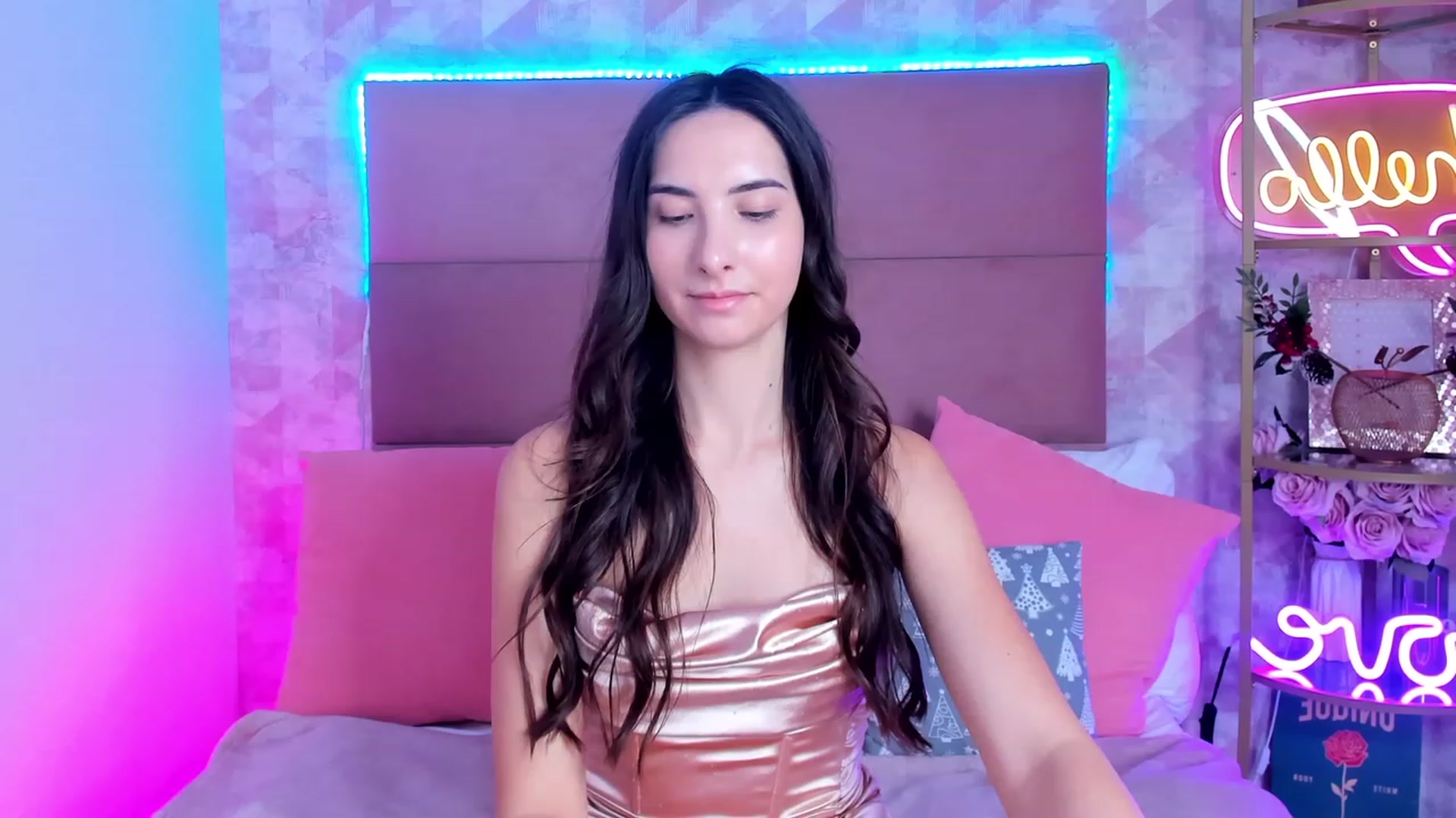 Gallery image thumbnail from KeliRose's myfreecams stream on, 12/22/2023, 15:08 image 4 of 20