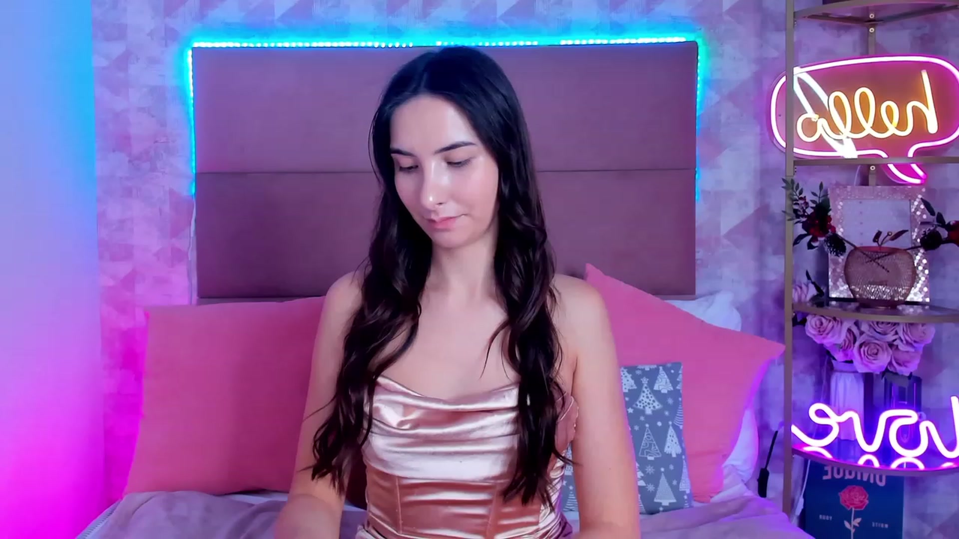 Gallery image thumbnail from KeliRose's myfreecams stream on, 12/22/2023, 19:38 image 10 of 20