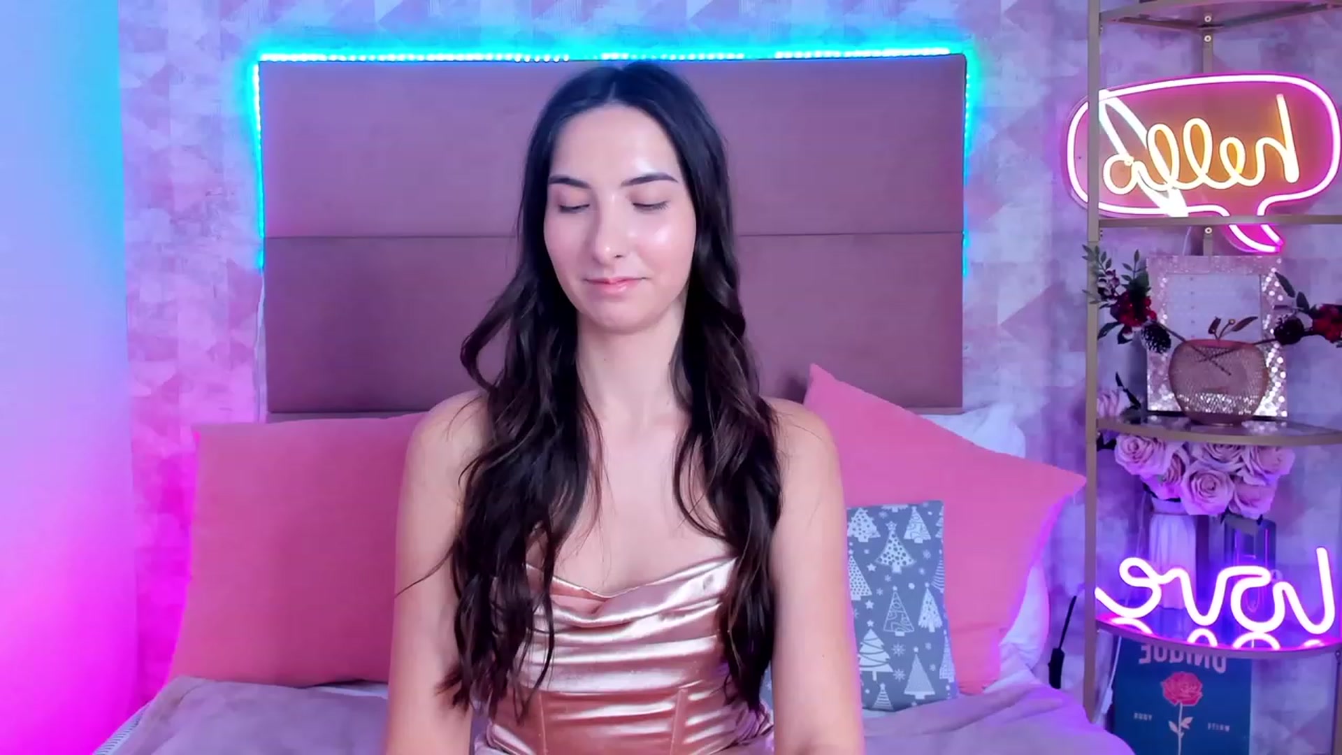 Gallery image thumbnail from KeliRose's myfreecams stream on, 12/22/2023, 19:38 image 1 of 20