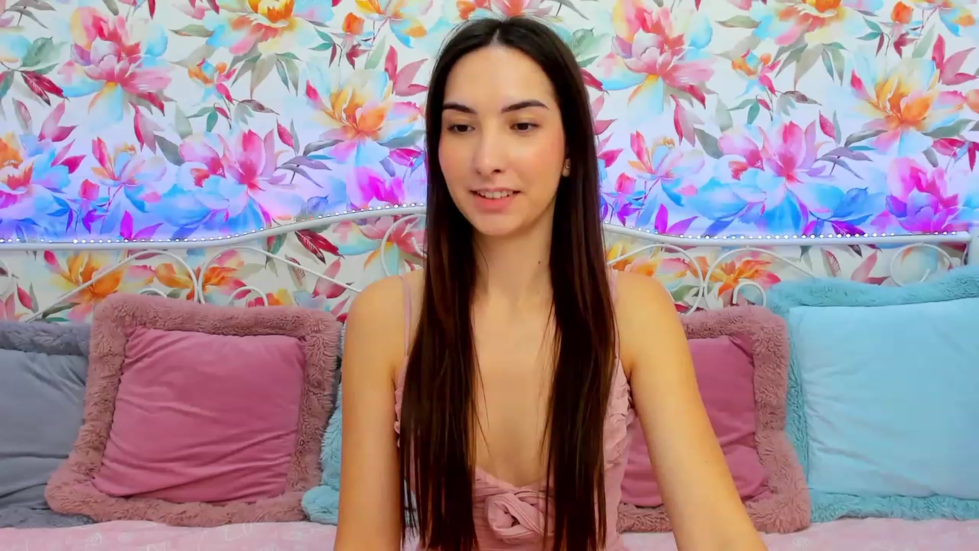 Gallery image thumbnail from KeliRose's myfreecams stream on, 12/25/2023, 13:50 image 4 of 20