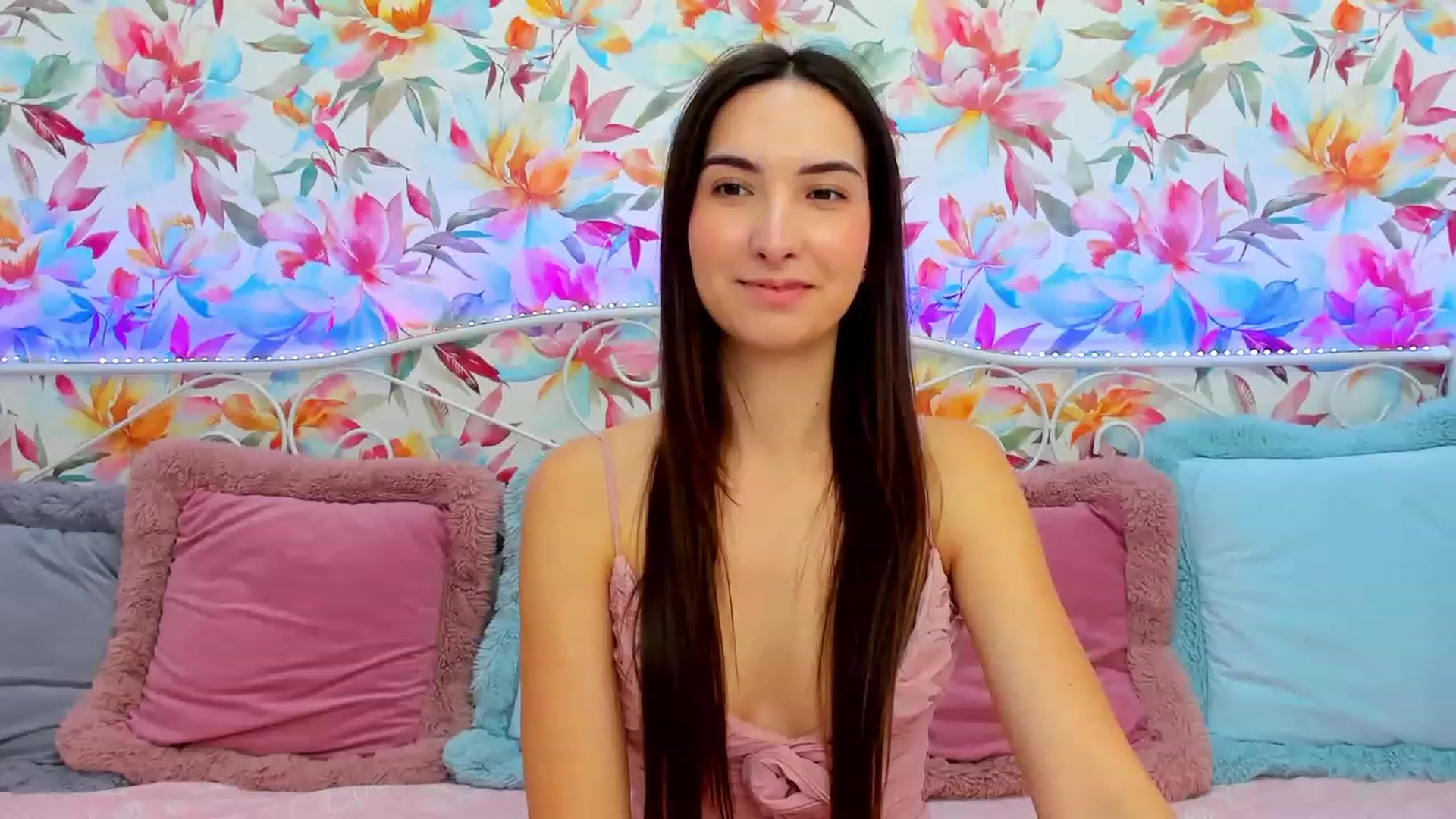 Gallery image thumbnail from KeliRose's myfreecams stream on, 12/25/2023, 13:50 image 11 of 20