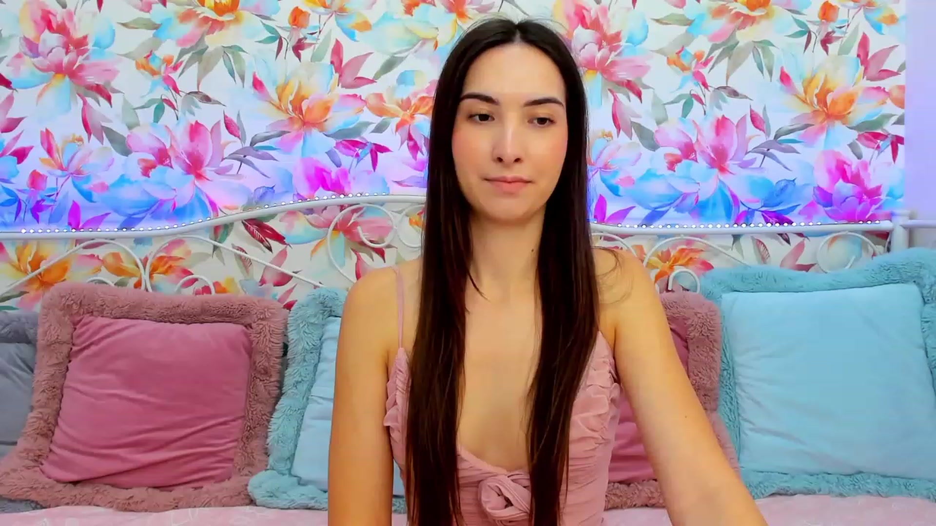 Gallery image thumbnail from KeliRose's myfreecams stream on, 12/25/2023, 13:50 image 16 of 20