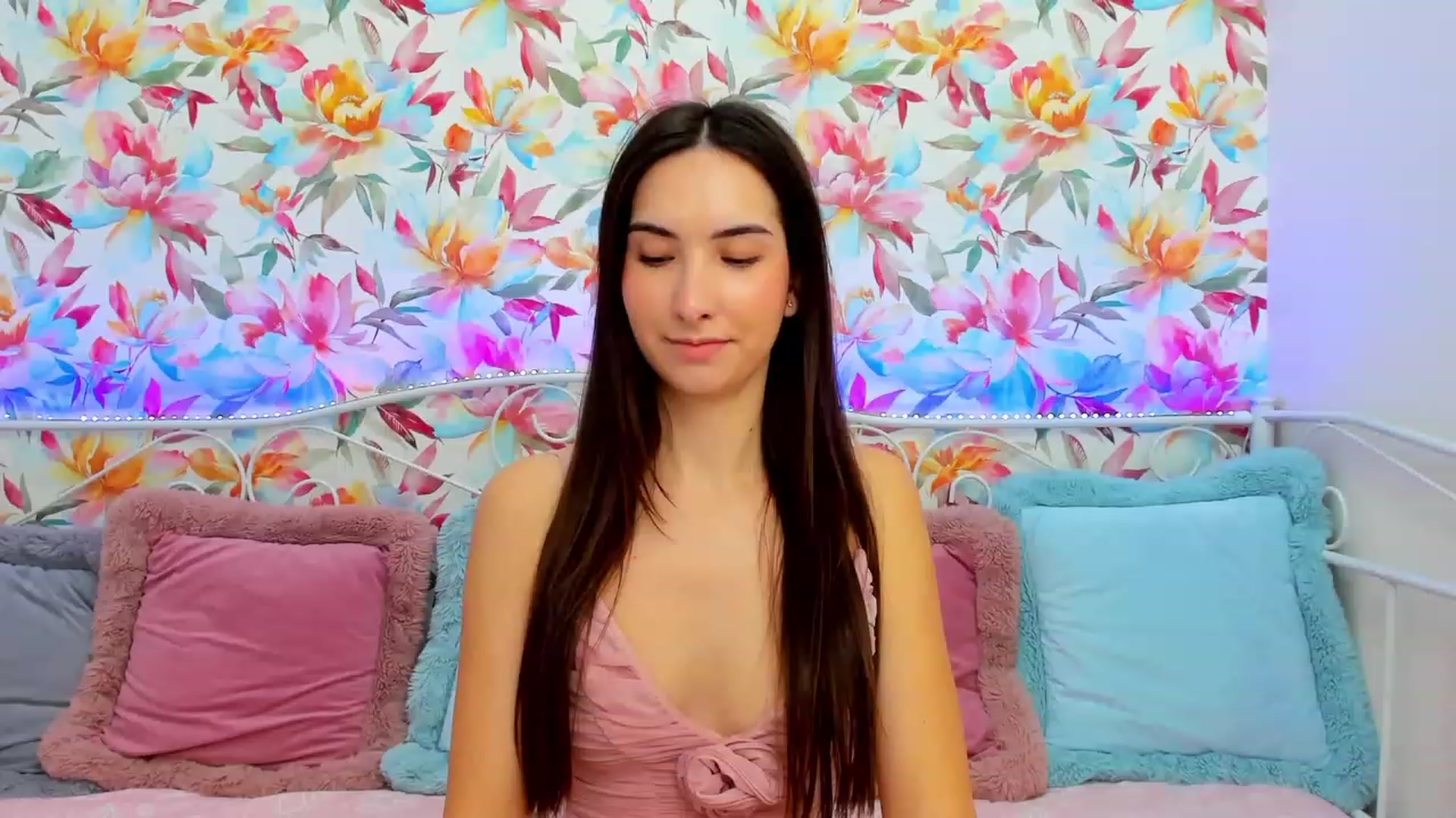 Gallery image thumbnail from KeliRose's myfreecams stream on, 12/25/2023, 13:50 image 1 of 20