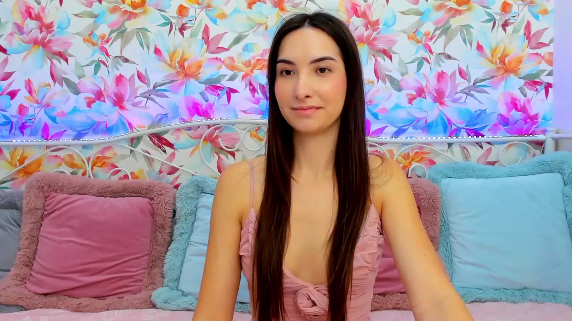 Gallery image thumbnail from KeliRose's myfreecams stream on, 12/25/2023, 13:50 image 15 of 20