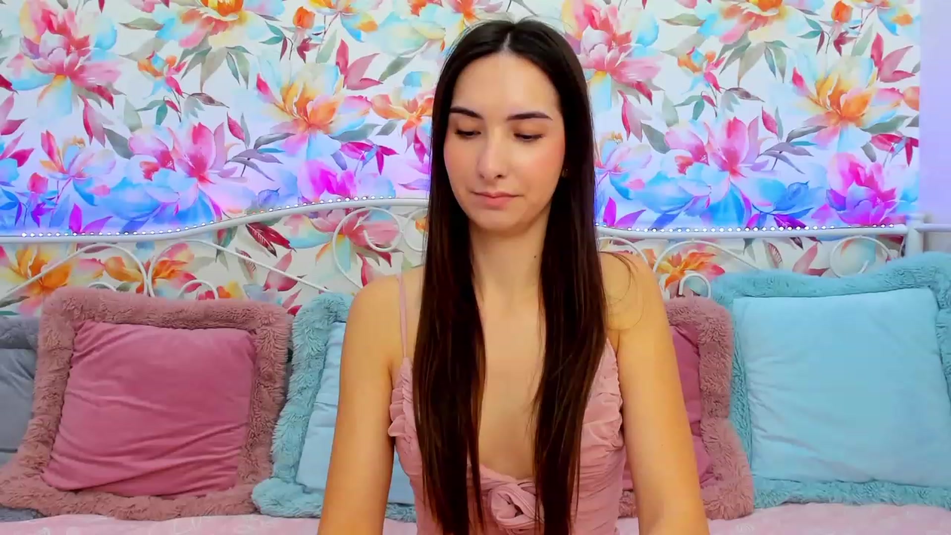 Gallery image thumbnail from KeliRose's myfreecams stream on, 12/25/2023, 13:50 image 18 of 20