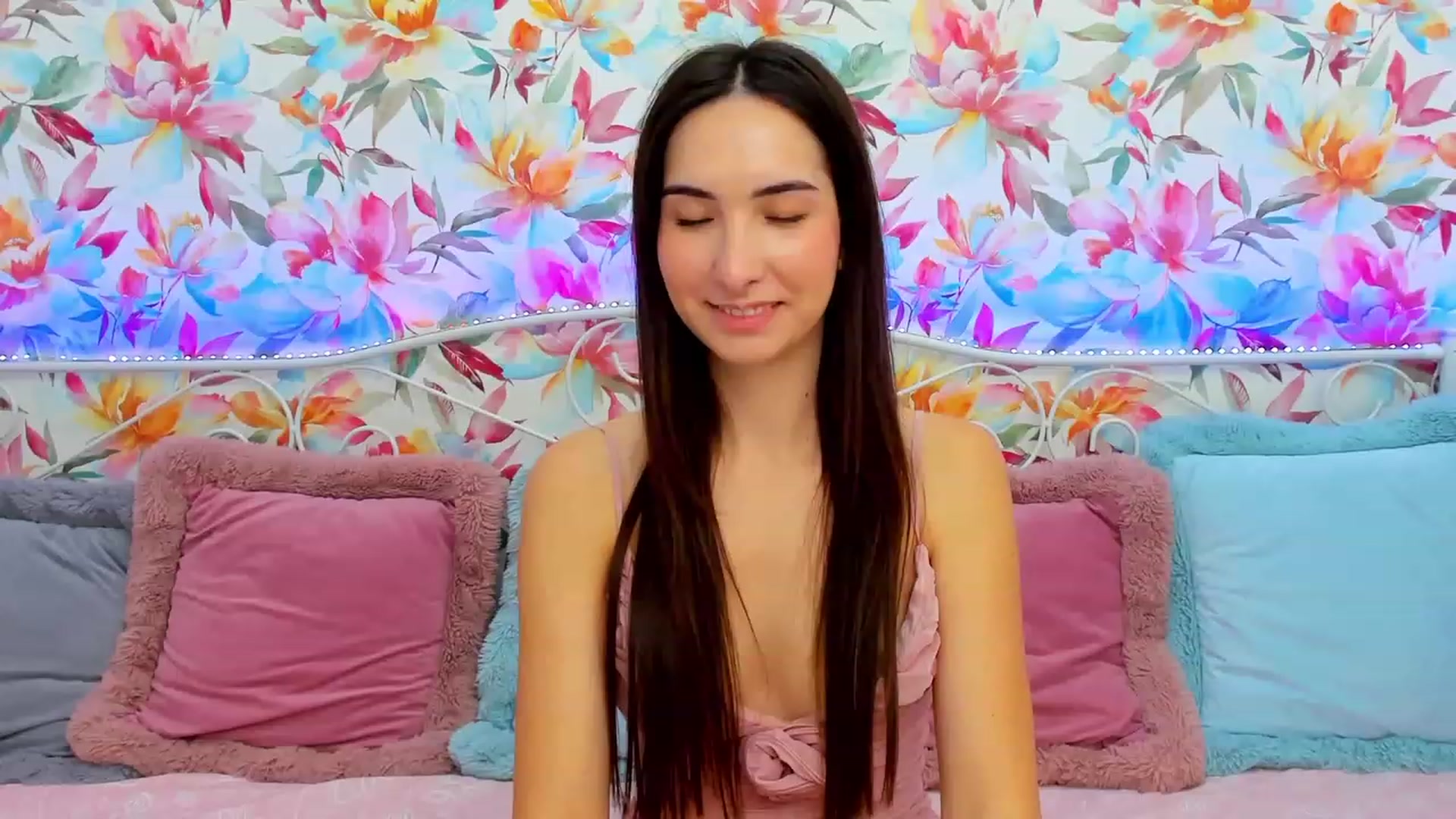 Gallery image thumbnail from KeliRose's myfreecams stream on, 12/25/2023, 13:50 image 8 of 20