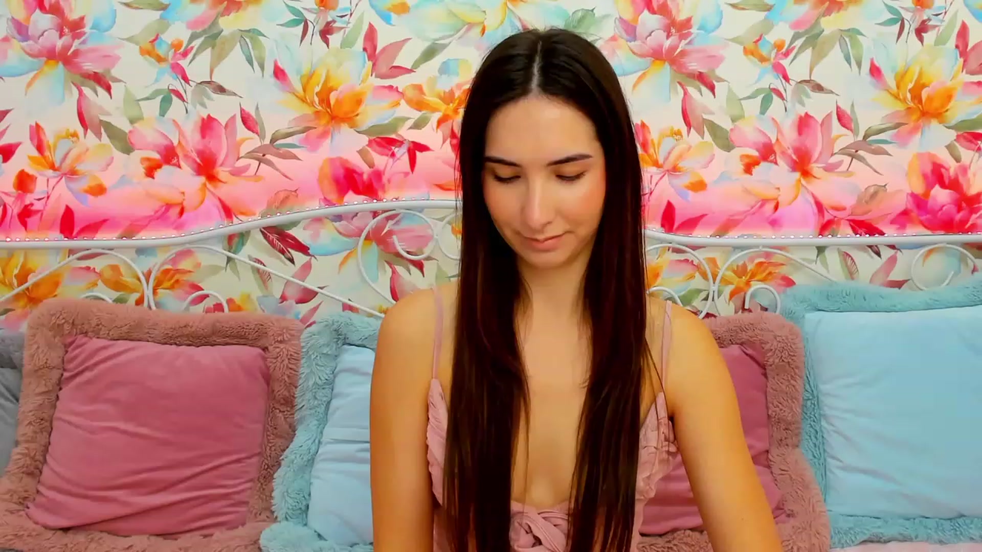 Gallery image thumbnail from KeliRose's myfreecams stream on, 12/25/2023, 15:32 image 10 of 20