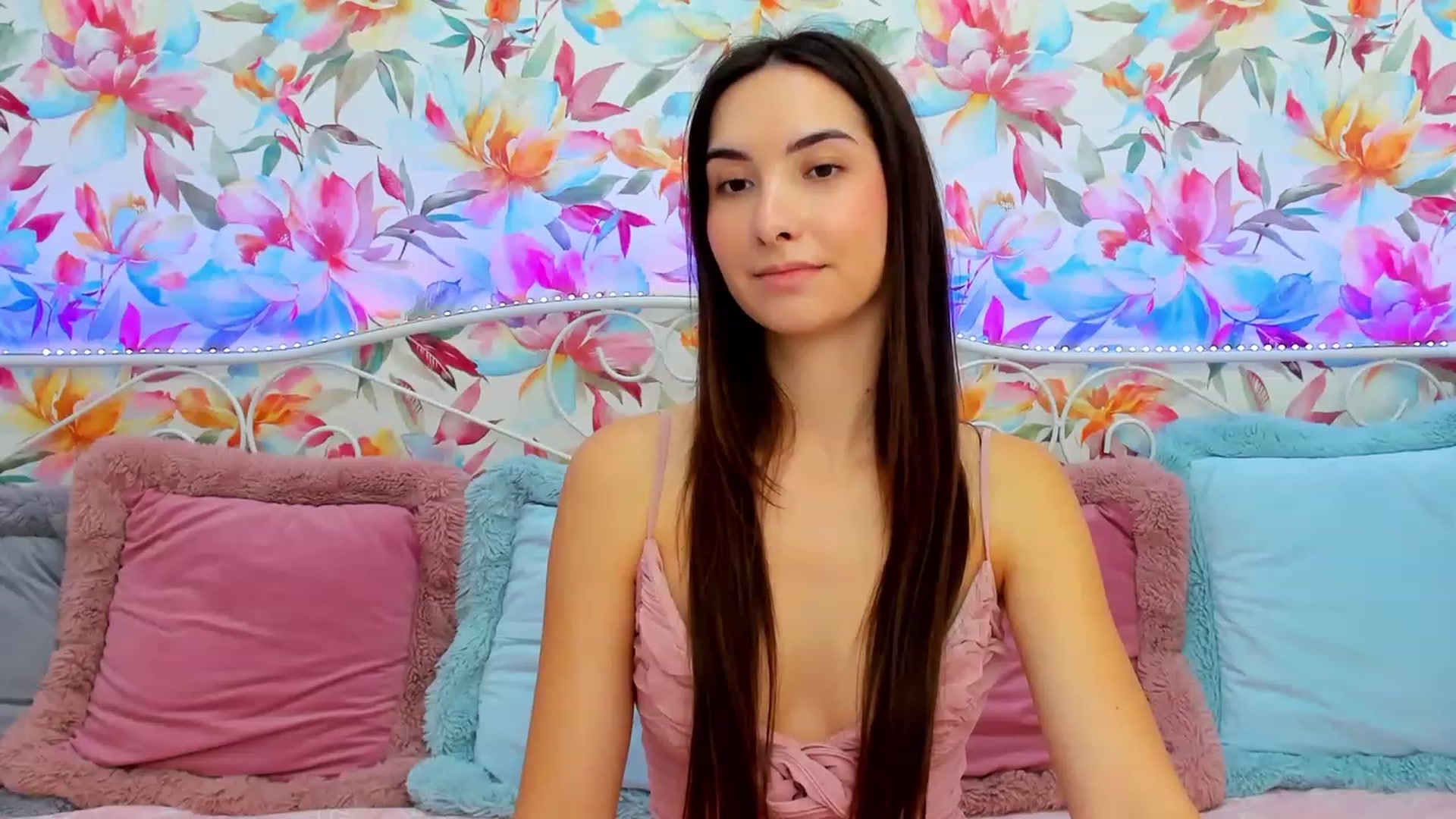 Gallery image thumbnail from KeliRose's myfreecams stream on, 12/25/2023, 15:32 image 3 of 20
