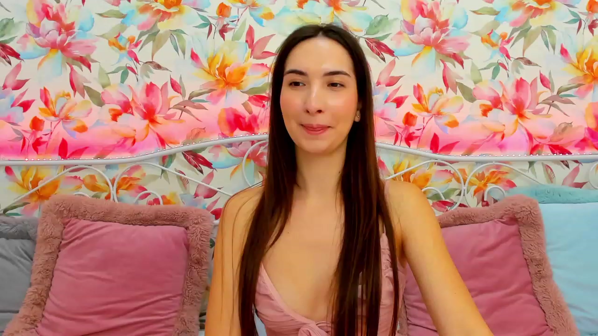 Gallery image thumbnail from KeliRose's myfreecams stream on, 12/25/2023, 17:29 image 16 of 20
