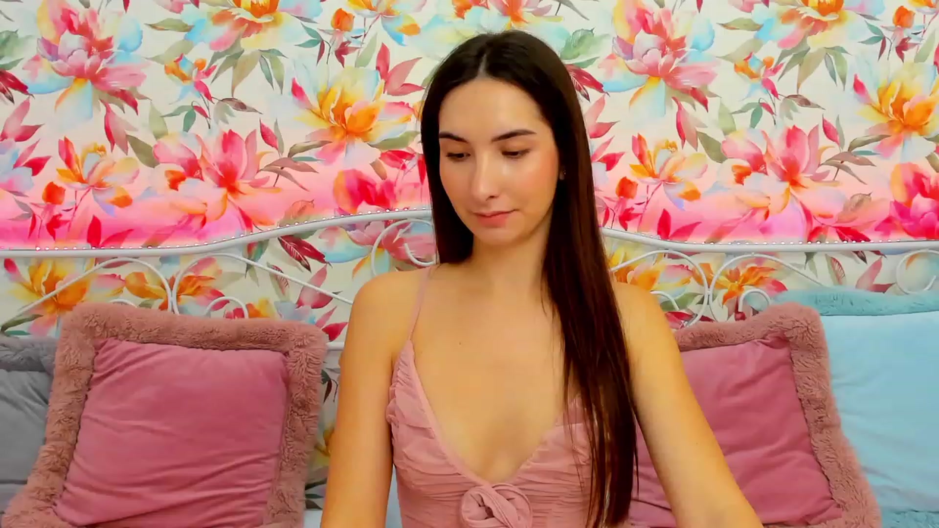Gallery image thumbnail from KeliRose's myfreecams stream on, 12/25/2023, 17:29 image 13 of 20