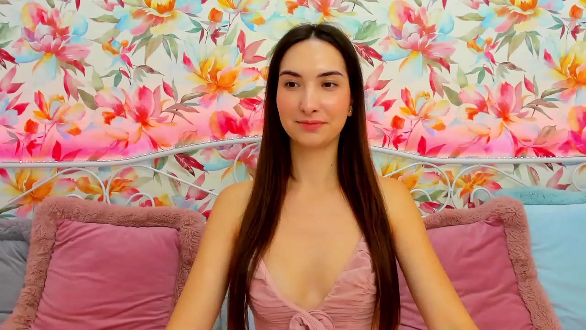 Gallery image thumbnail from KeliRose's myfreecams stream on, 12/25/2023, 17:29 image 18 of 20