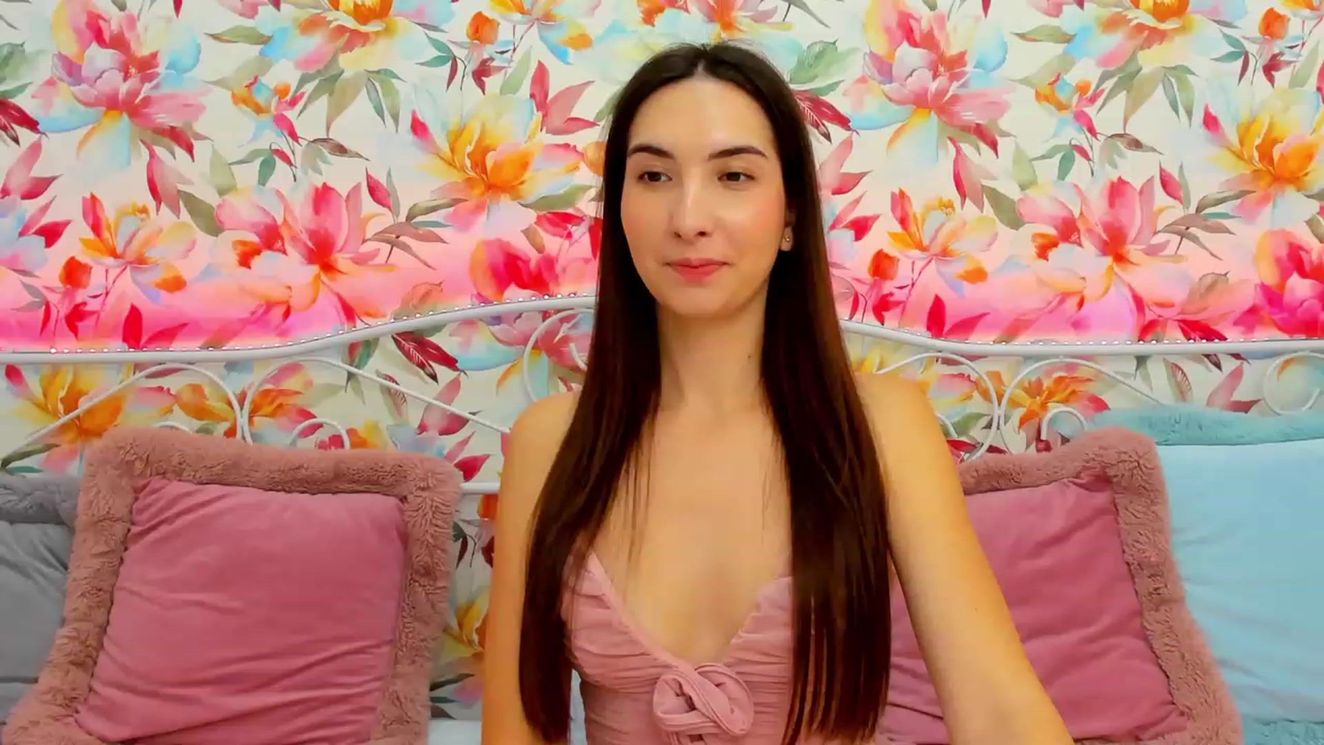 Gallery image thumbnail from KeliRose's myfreecams stream on, 12/25/2023, 17:29 image 8 of 20