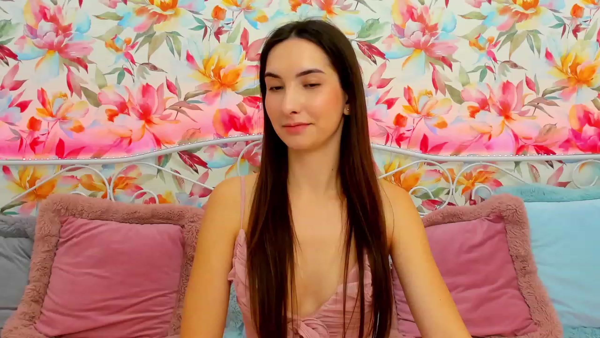 Gallery image thumbnail from KeliRose's myfreecams stream on, 12/25/2023, 17:29 image 2 of 20