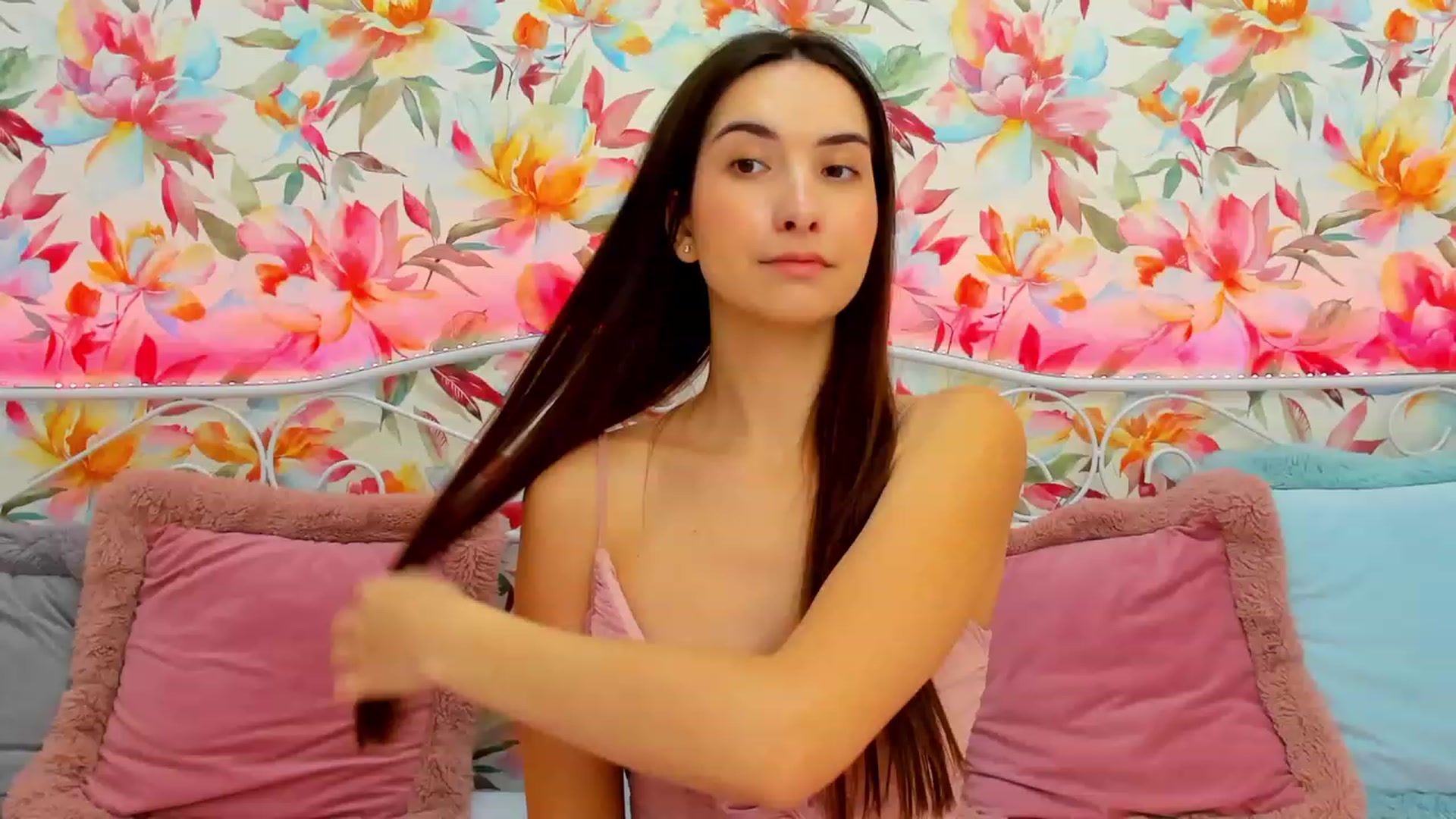 Gallery image thumbnail from KeliRose's myfreecams stream on, 12/25/2023, 17:29 image 11 of 20