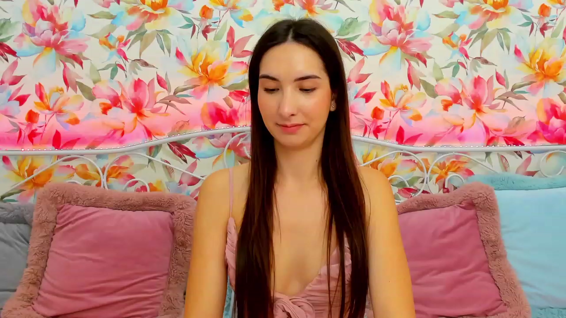 Gallery image thumbnail from KeliRose's myfreecams stream on, 12/25/2023, 17:29 image 1 of 20