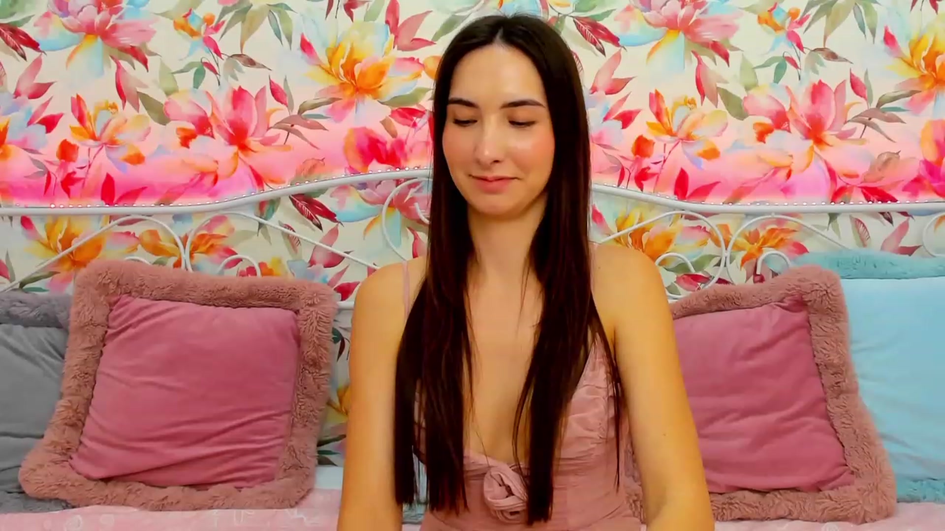 Gallery image thumbnail from KeliRose's myfreecams stream on, 12/25/2023, 20:02 image 19 of 20