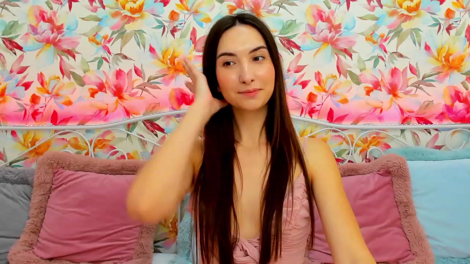 Gallery image thumbnail from KeliRose's myfreecams stream on, 12/25/2023, 20:02 image 1 of 20