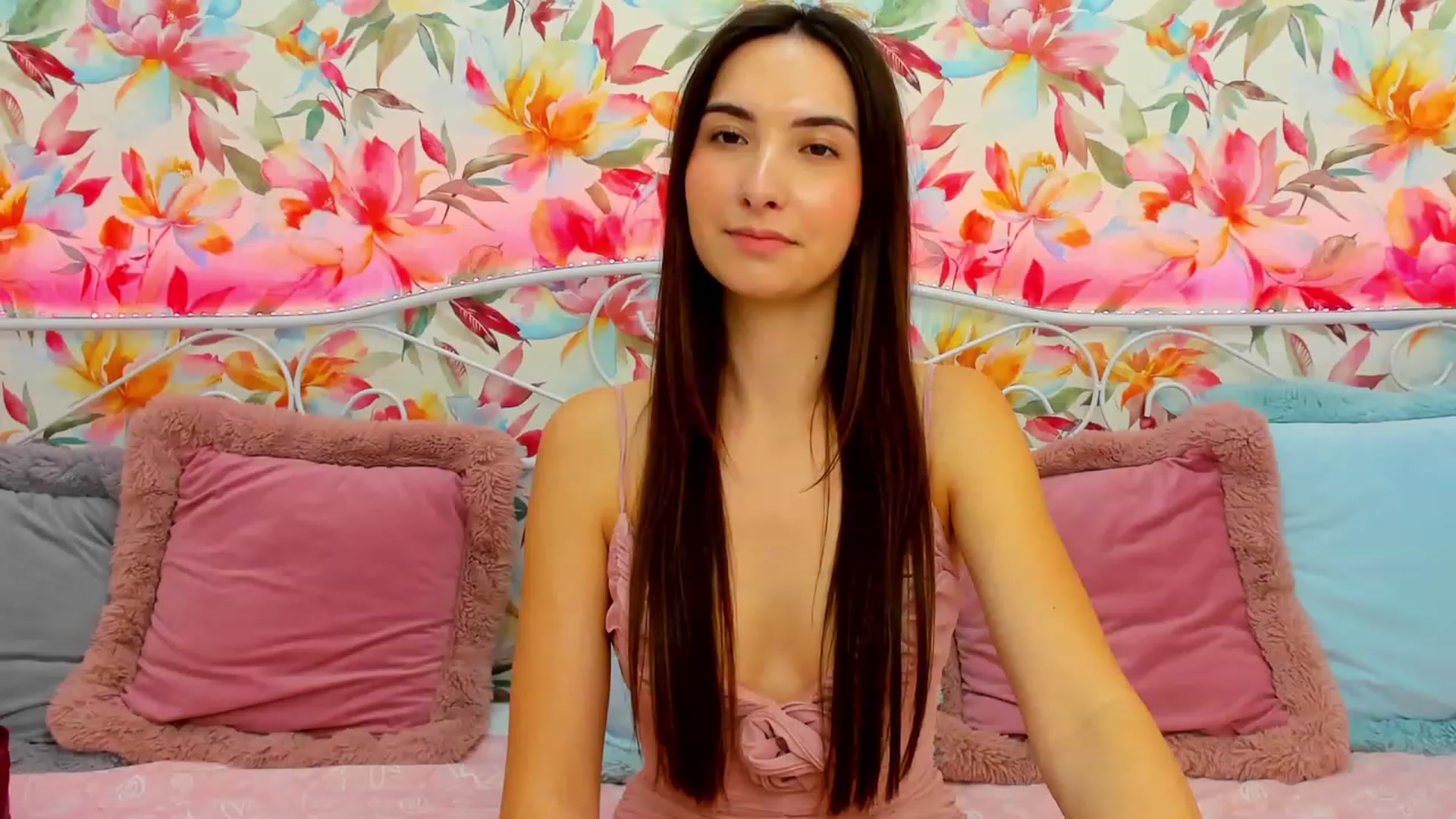 Gallery image thumbnail from KeliRose's myfreecams stream on, 12/25/2023, 20:02 image 3 of 20