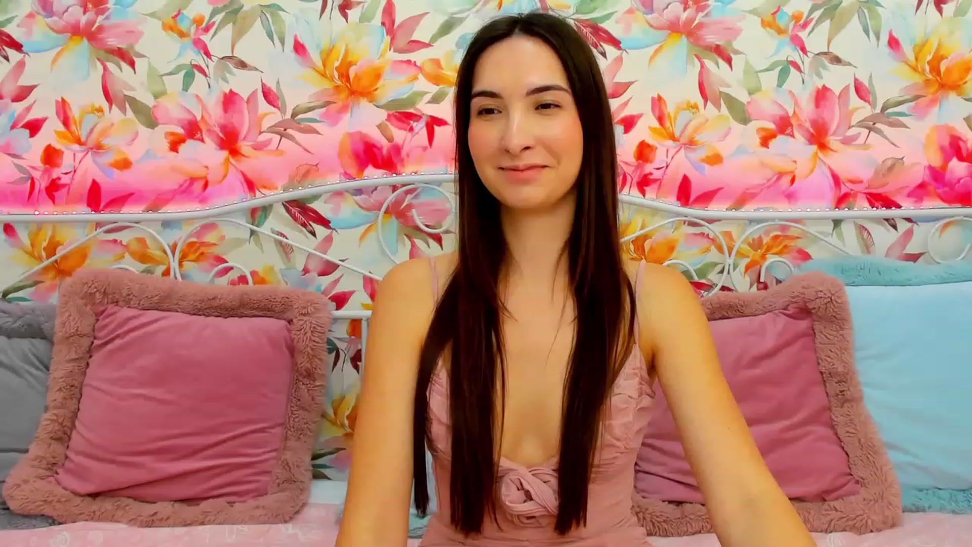 Gallery image thumbnail from KeliRose's myfreecams stream on, 12/25/2023, 20:02 image 8 of 20