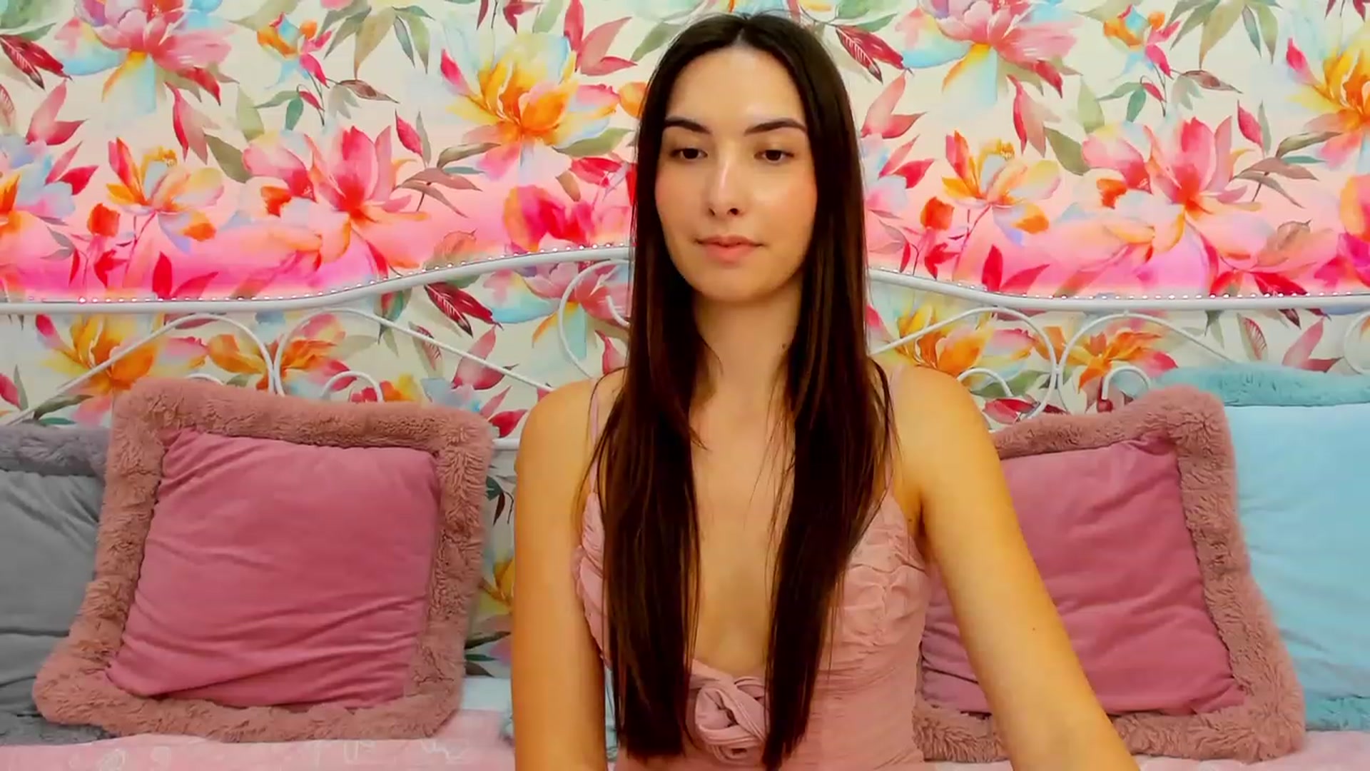 Gallery image thumbnail from KeliRose's myfreecams stream on, 12/25/2023, 20:02 image 15 of 20
