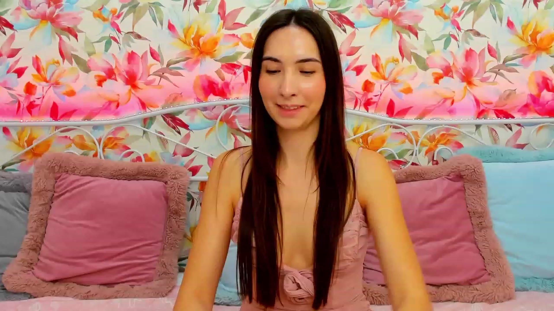 Gallery image thumbnail from KeliRose's myfreecams stream on, 12/25/2023, 20:02 image 10 of 20