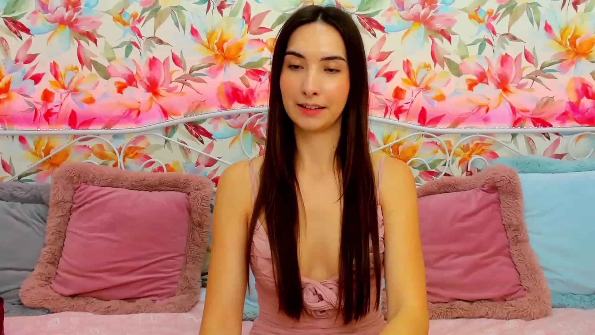 Gallery image thumbnail from KeliRose's myfreecams stream on, 12/25/2023, 20:02 image 2 of 20